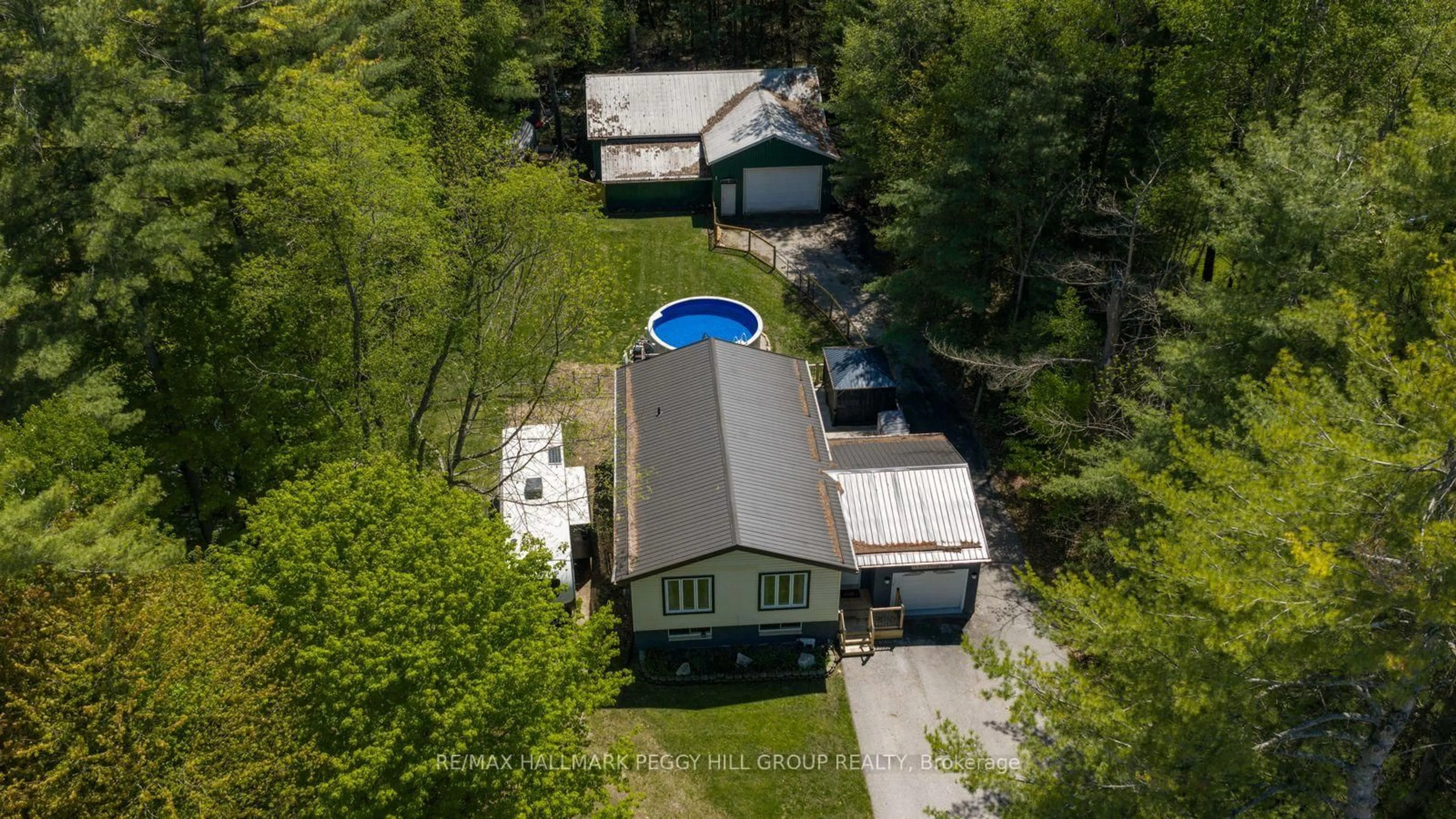 A pic from outside/outdoor area/front of a property/back of a property/a pic from drone, unknown for 6063 Vasey Rd, Tay Ontario L0L 1P0