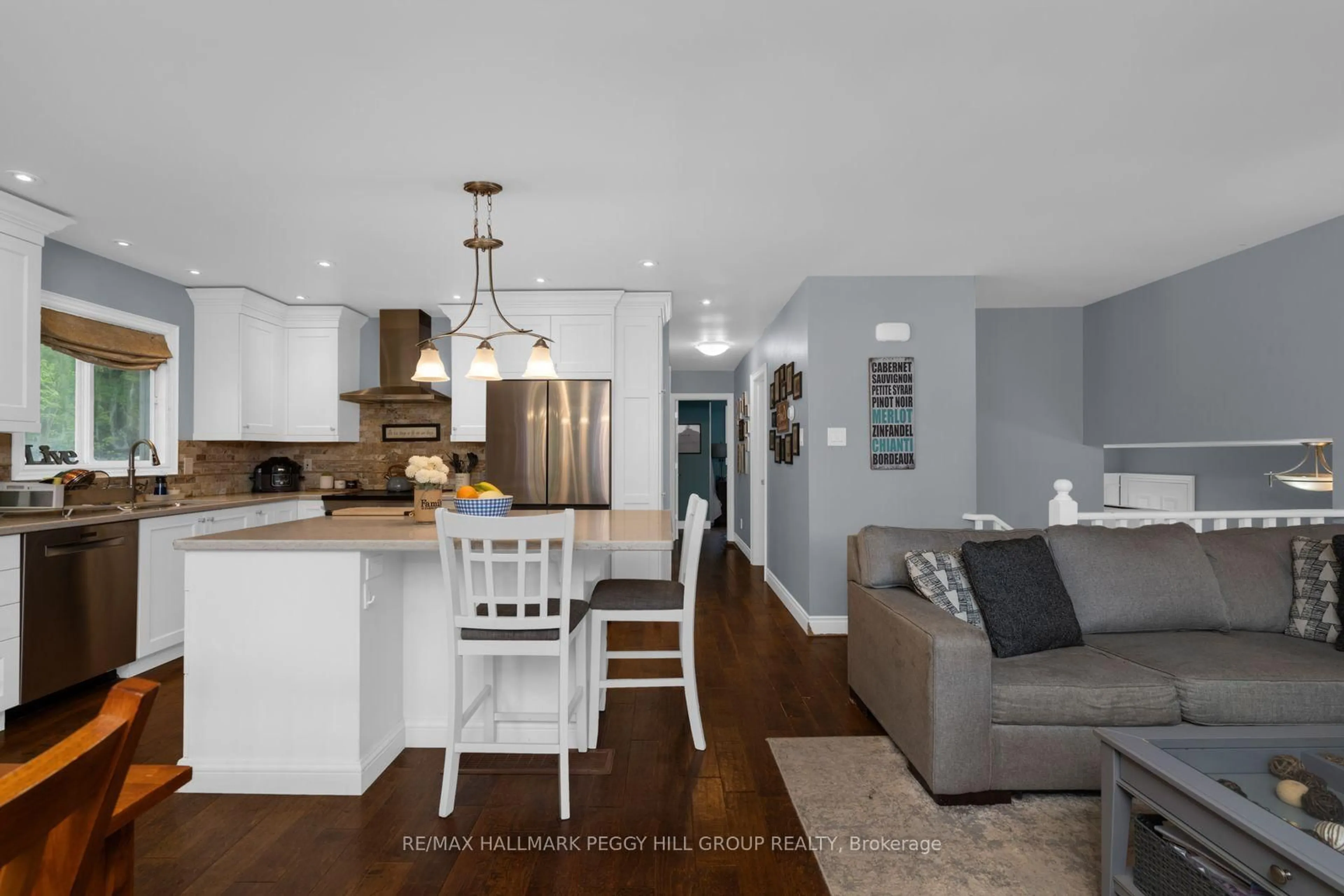 Open concept kitchen, wood/laminate floor for 6063 Vasey Rd, Tay Ontario L0L 1P0