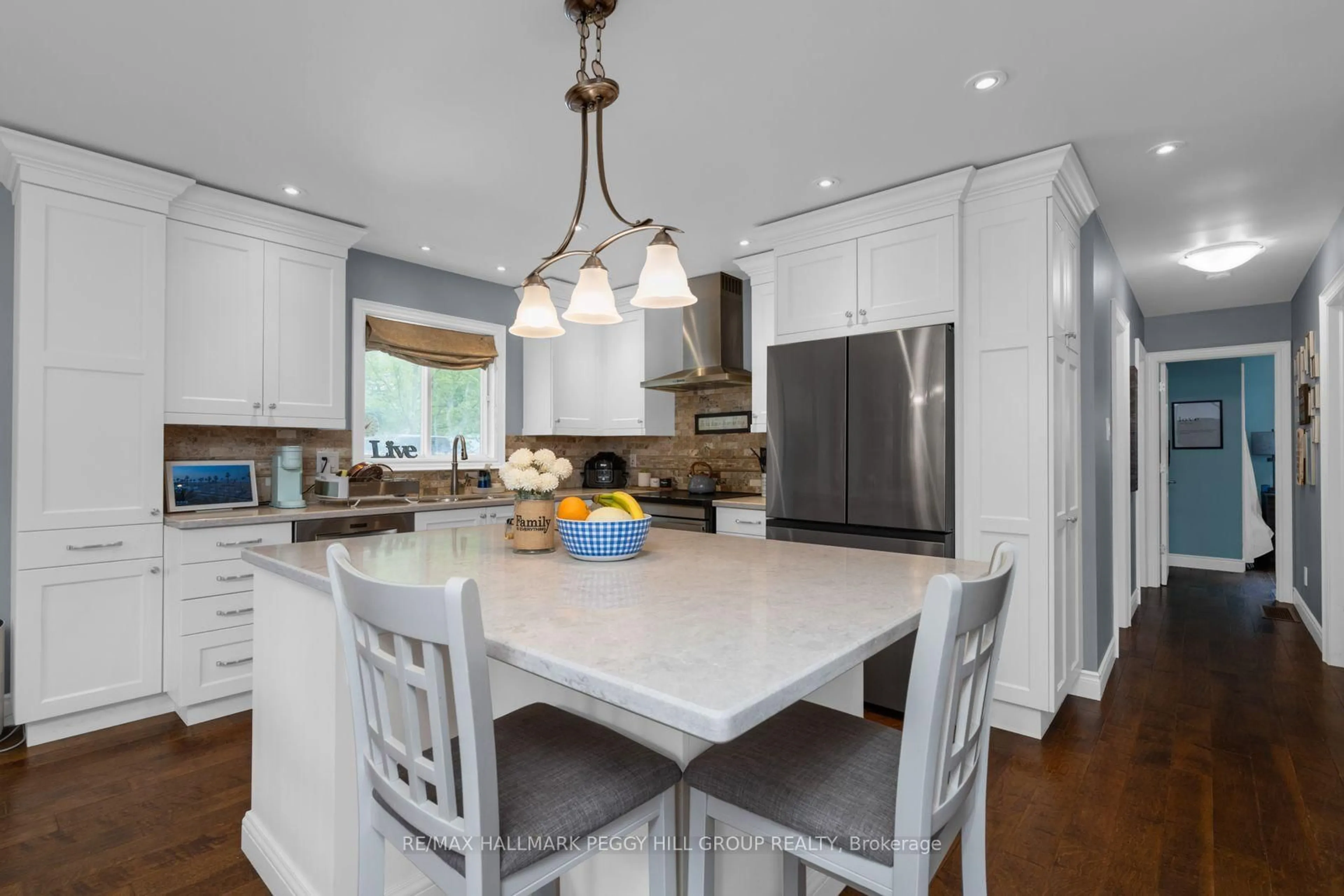 Open concept kitchen, ceramic/tile floor for 6063 Vasey Rd, Tay Ontario L0L 1P0