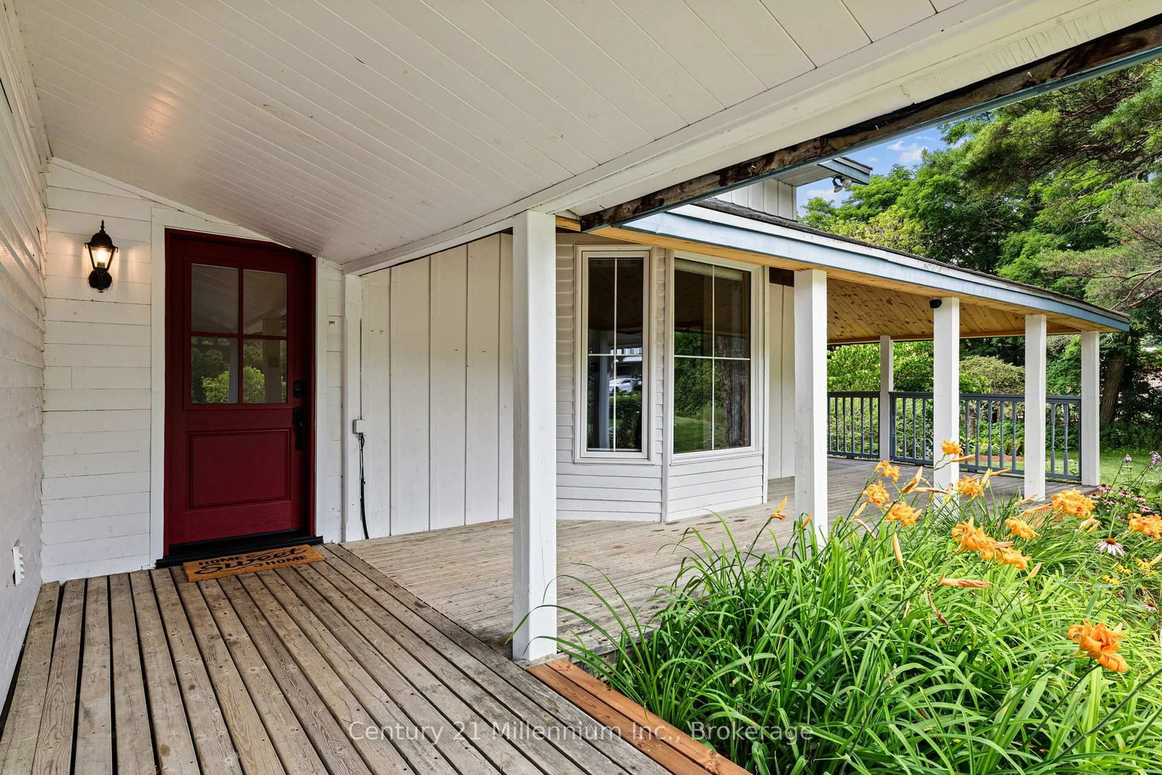 Indoor entryway for 262 Batteaux Rd, Clearview Ontario L9Y 3Z1