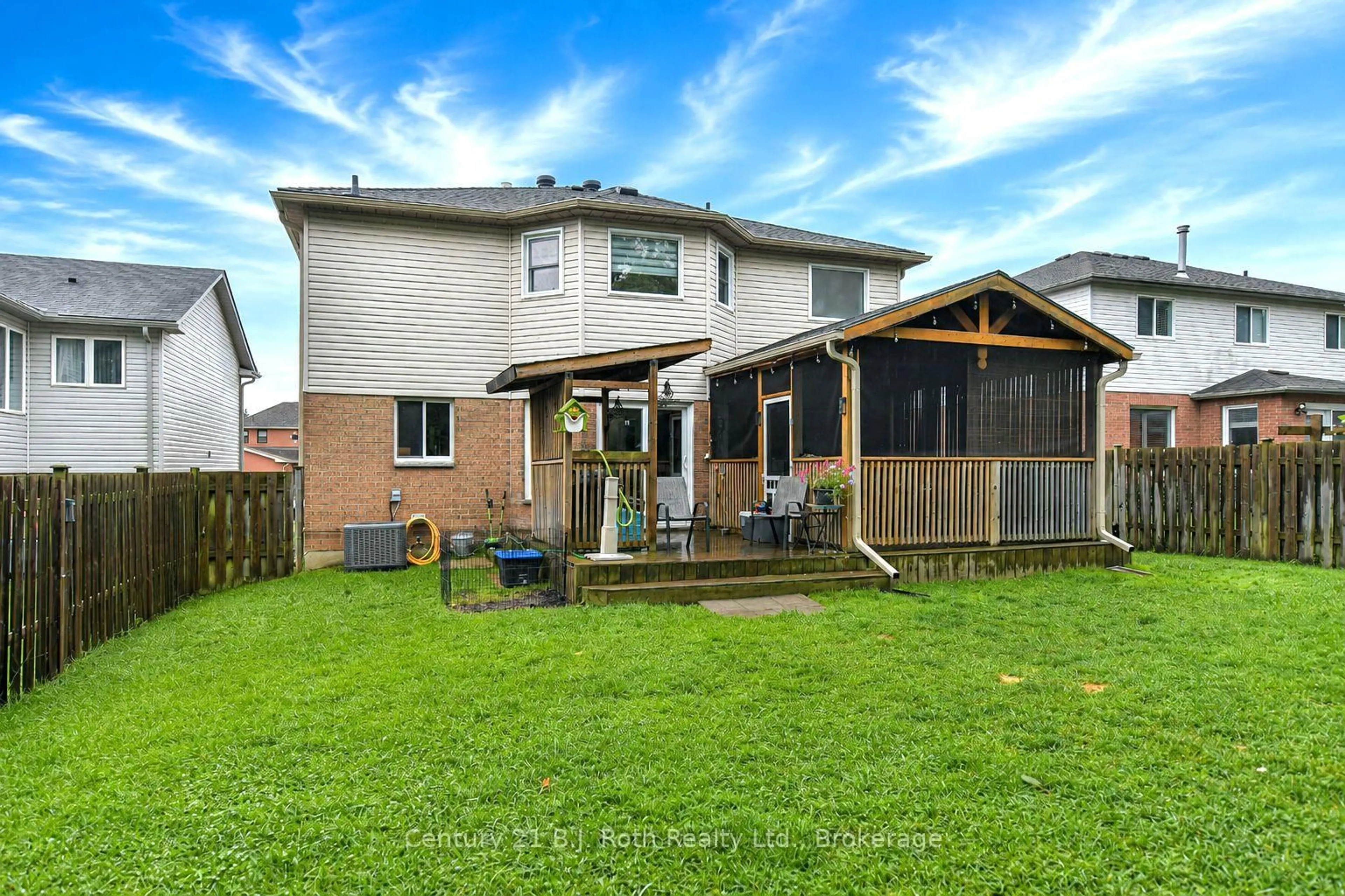 A pic from outside/outdoor area/front of a property/back of a property/a pic from drone, building for 16 Frontier Ave, Orillia Ontario L3V 7S8