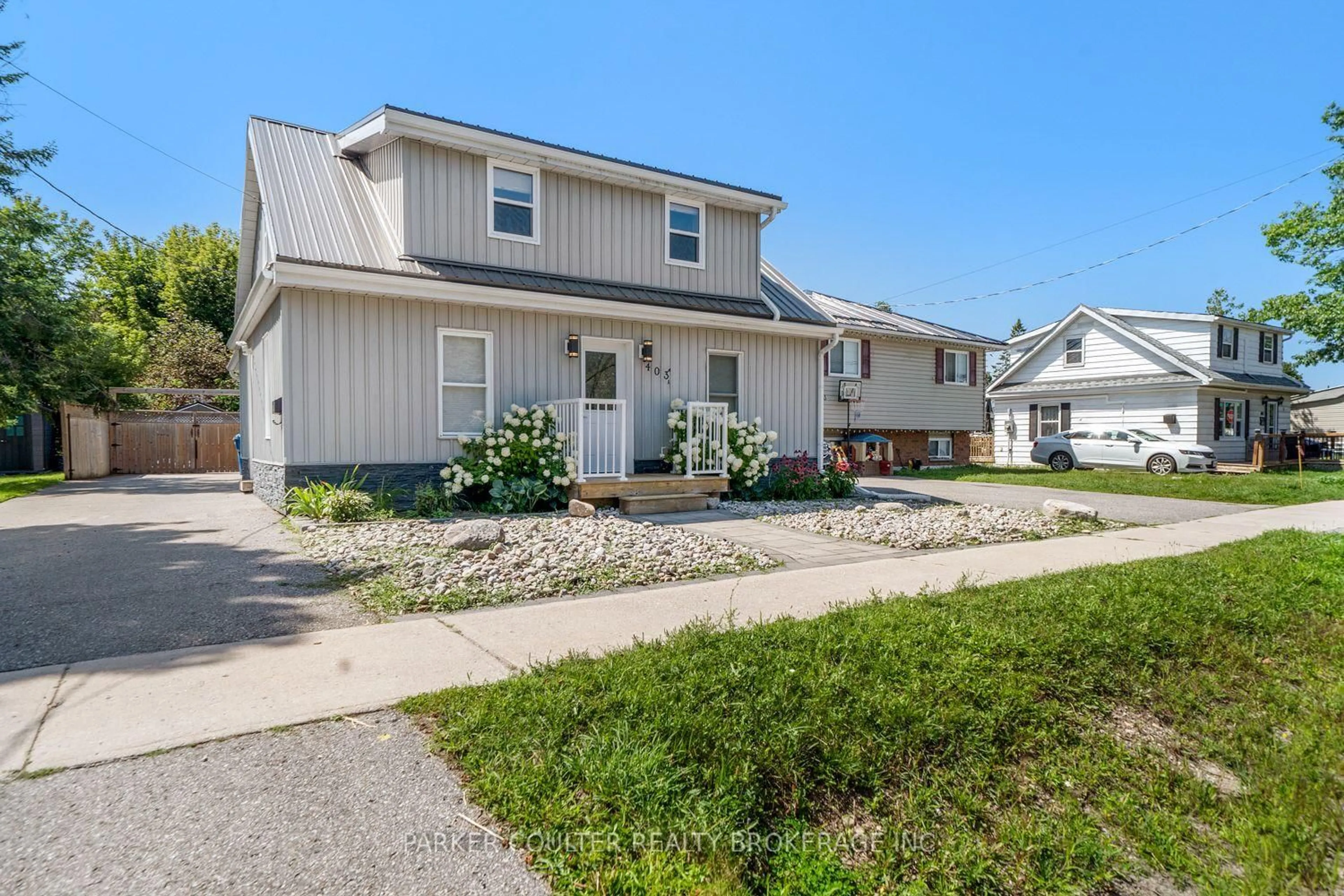 Home with vinyl exterior material, street for 403A Forest Ave, Orillia Ontario L3V 3Z2