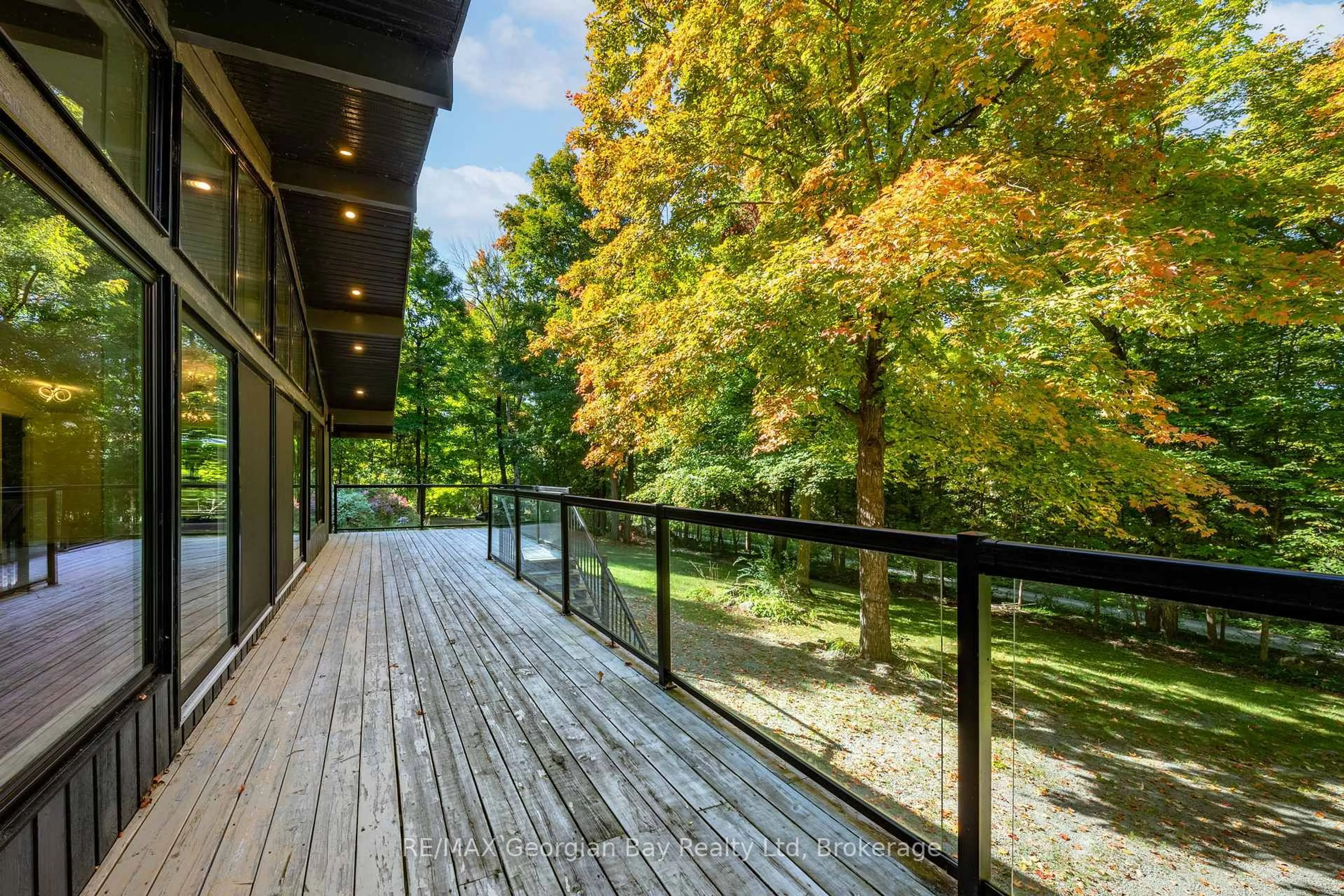 Patio, forest/trees view for 1745 Twin Oaks Cres, Severn Ontario L0K 1E0