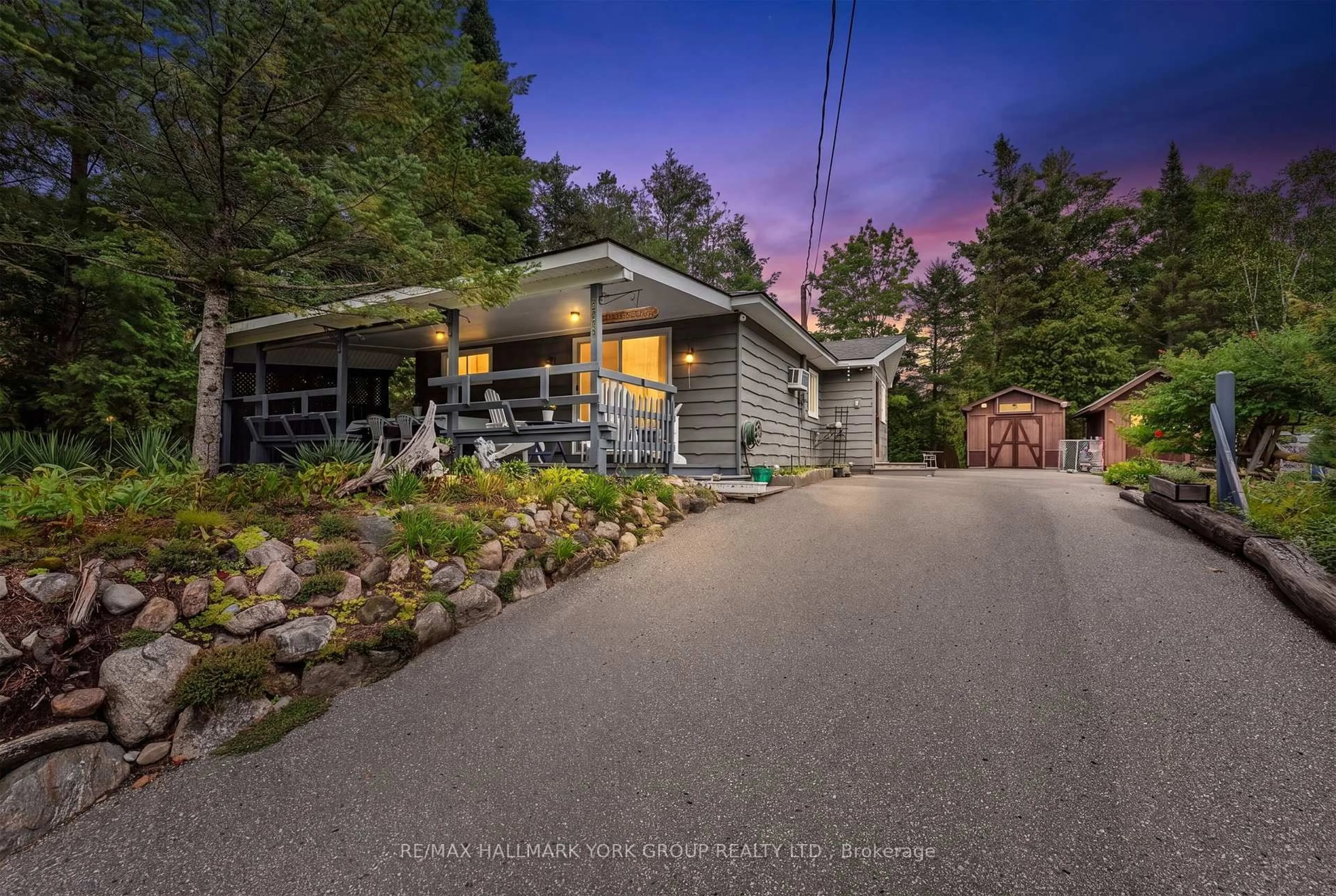 A pic from outside/outdoor area/front of a property/back of a property/a pic from drone, street for 1085 River Rd, Wasaga Beach Ontario L9Z 2P7