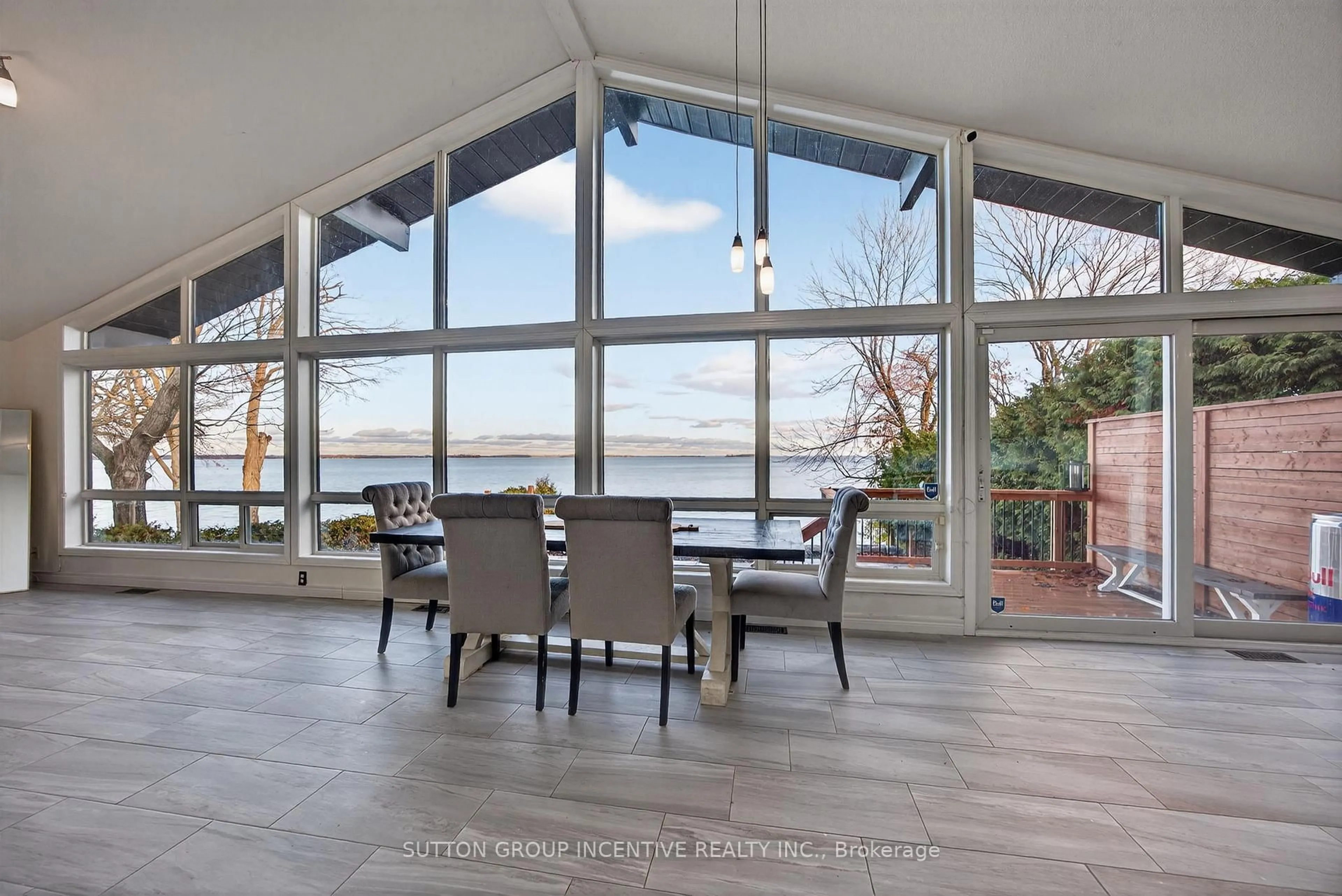 Dining room, ceramic/tile floor for 211 Moon Point Dr, Oro-Medonte Ontario L3V 6H1