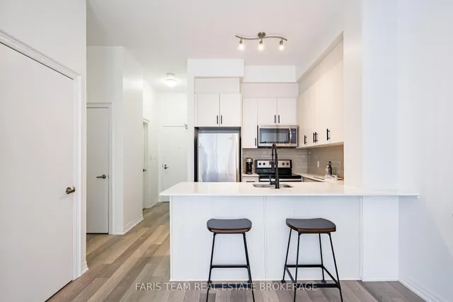 111 Worsley St #PH7, Barrie 5