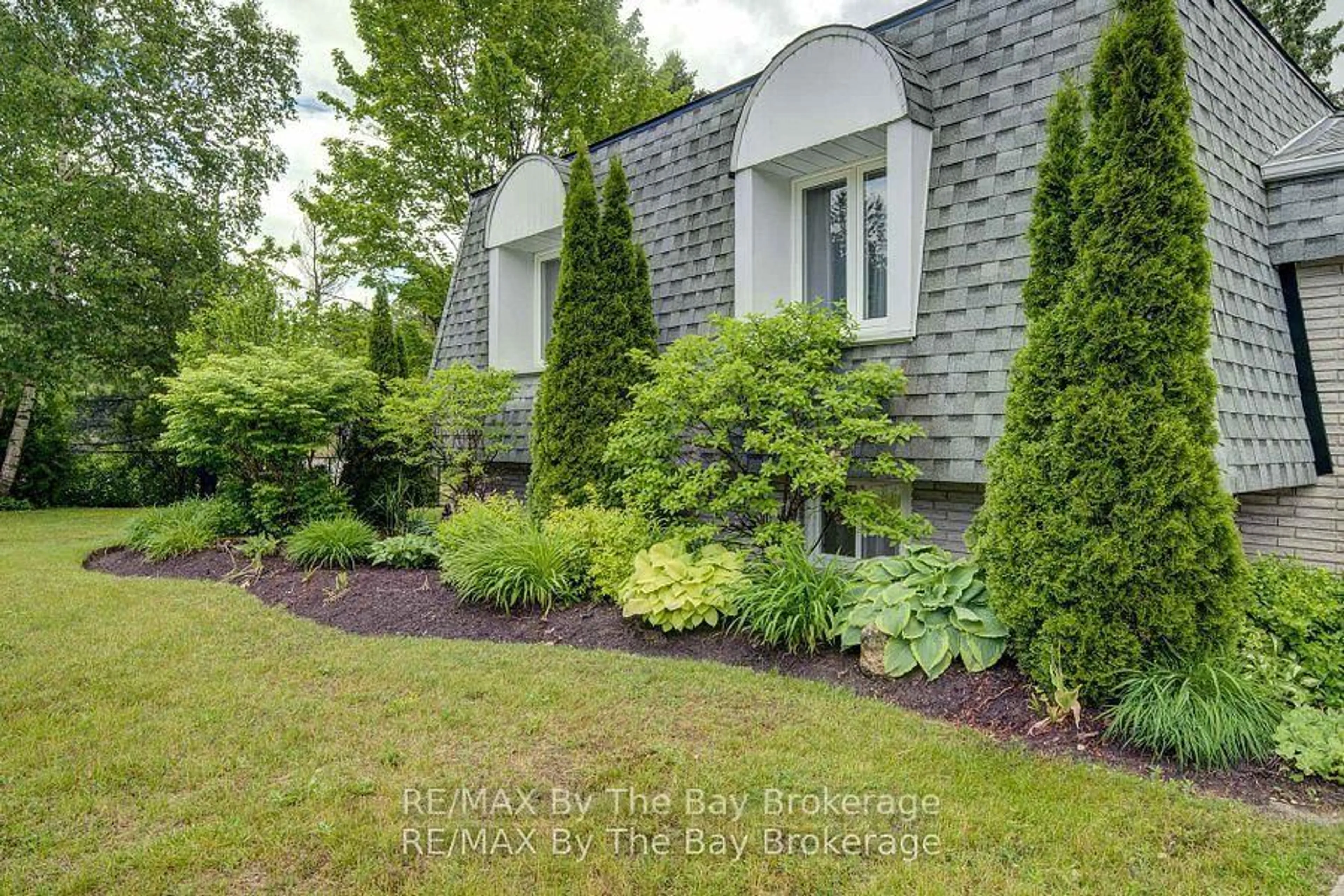 Home with brick exterior material, unknown for 93 Frederick Dr, Wasaga Beach Ontario L9Z 1P1