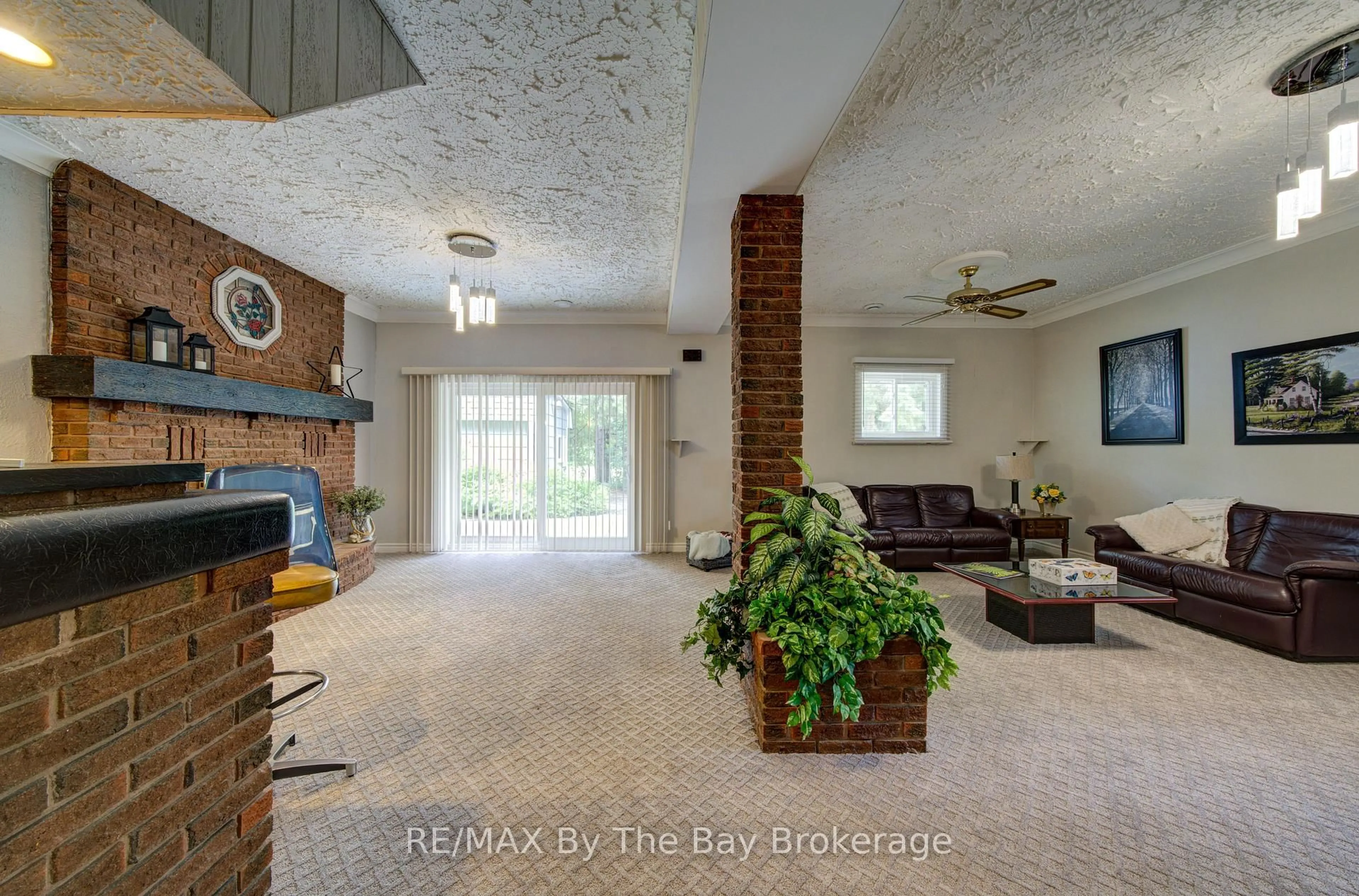 Indoor foyer for 93 Frederick Dr, Wasaga Beach Ontario L9Z 1P1