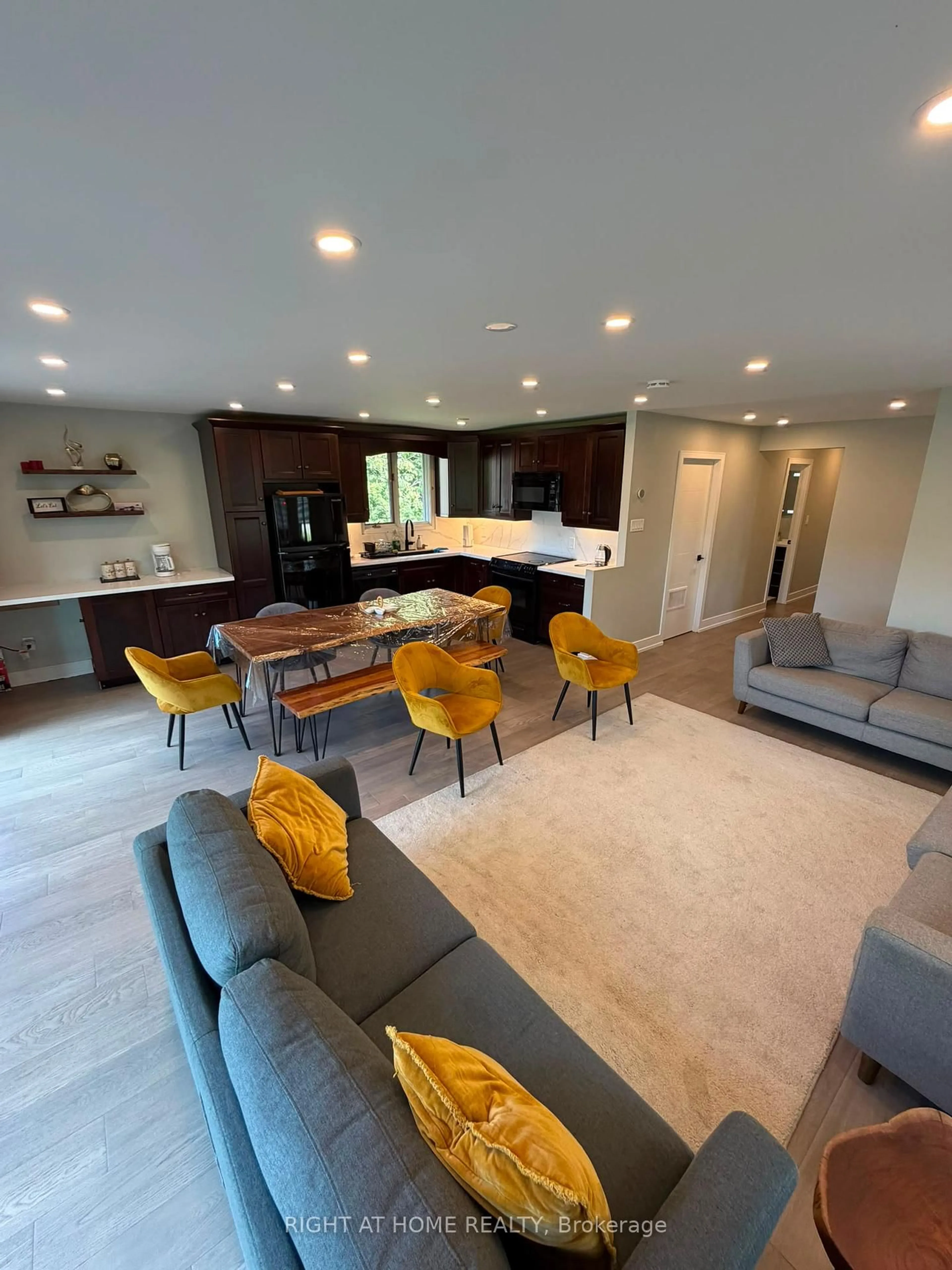 Open concept kitchen, unknown for 53 poplar Cres, Ramara Ontario L0K 1B0