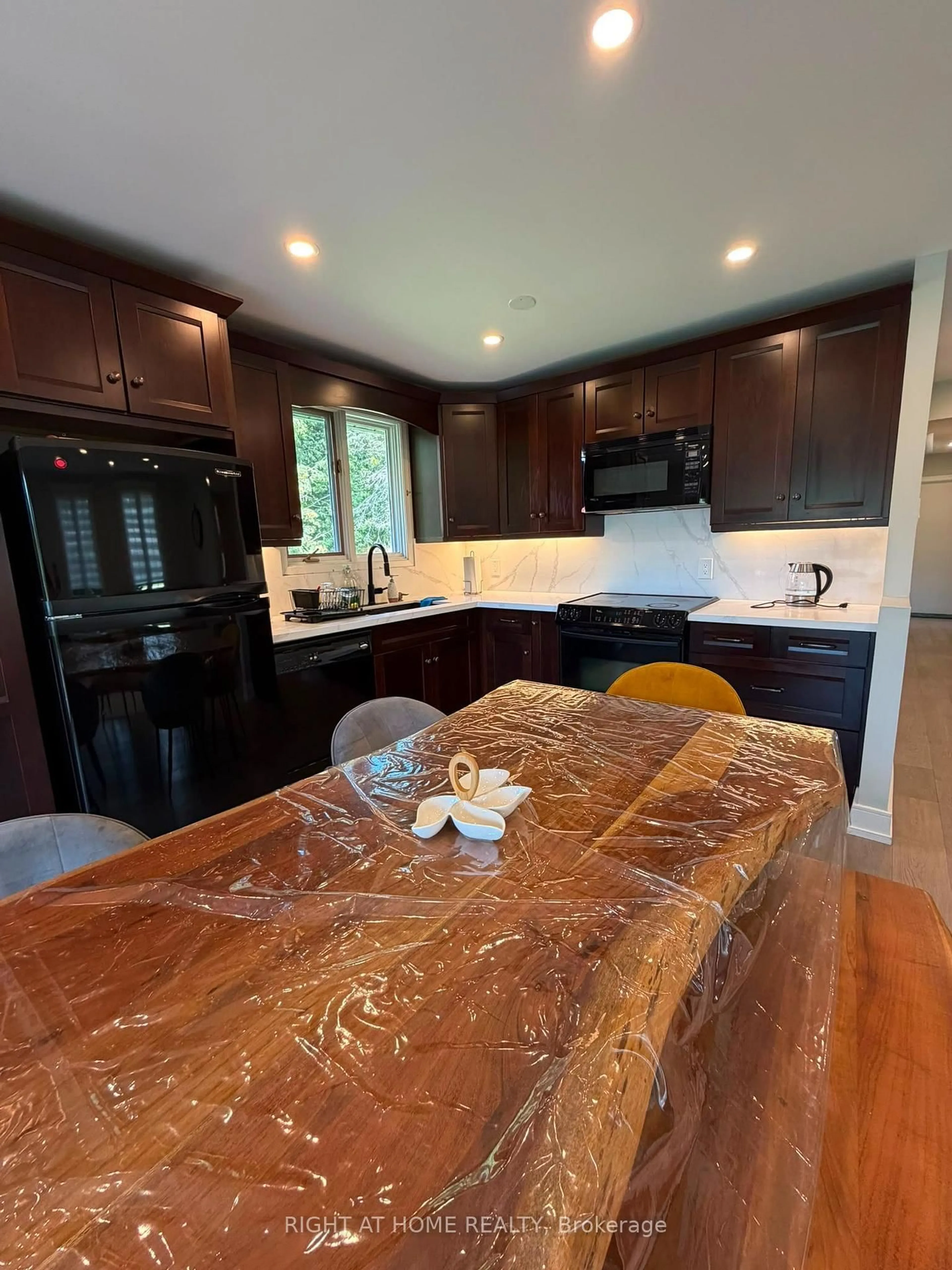 Open concept kitchen, unknown for 53 poplar Cres, Ramara Ontario L0K 1B0