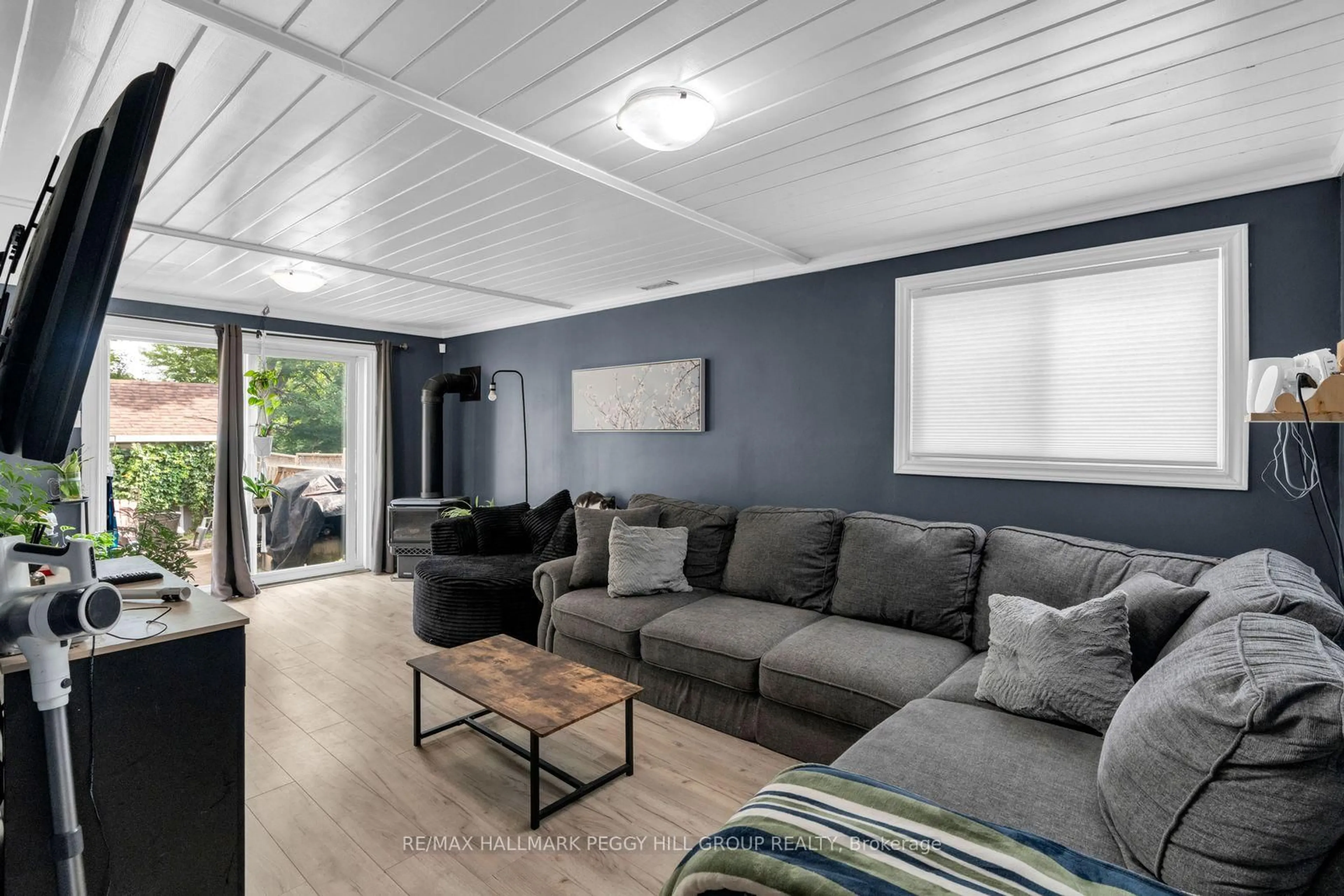 Living room with furniture, unknown for 211 Hickling Tr, Barrie Ontario L4M 5W6