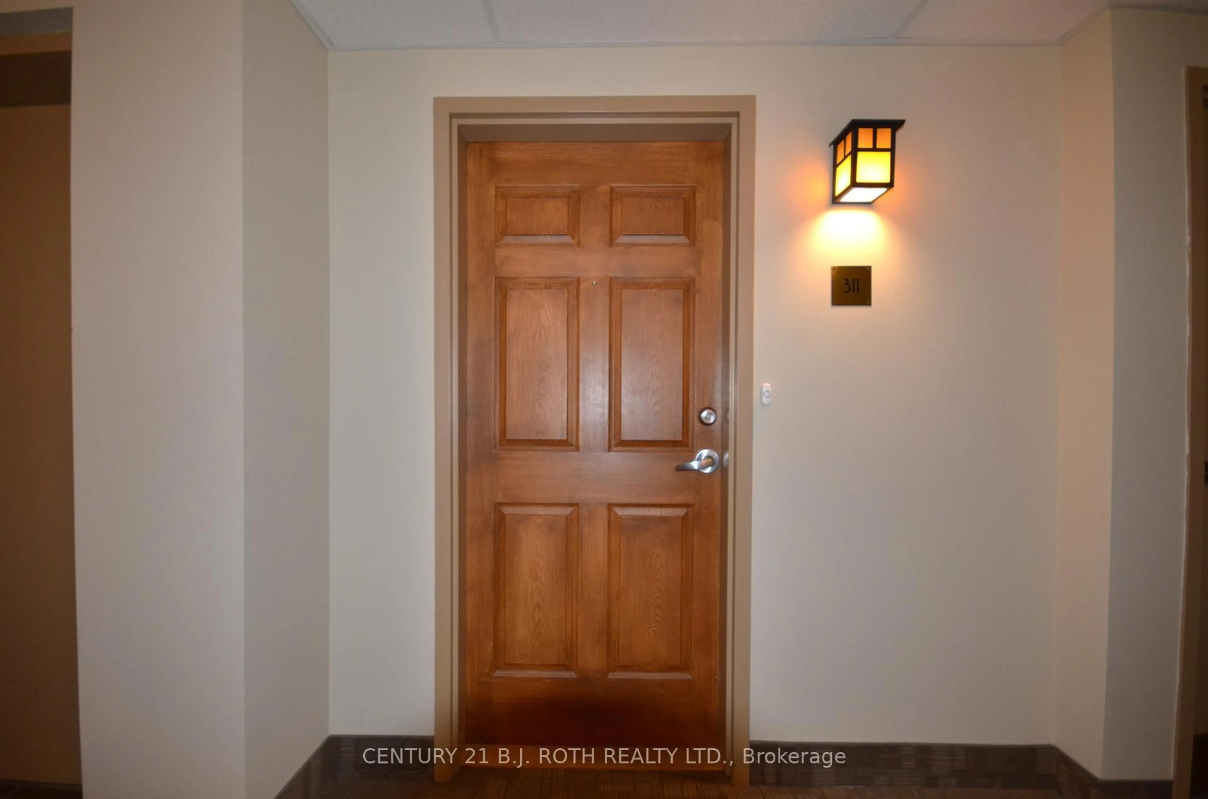 Indoor entryway for 140 Cedar Island Rd #311, Orillia Ontario L3V 1T1