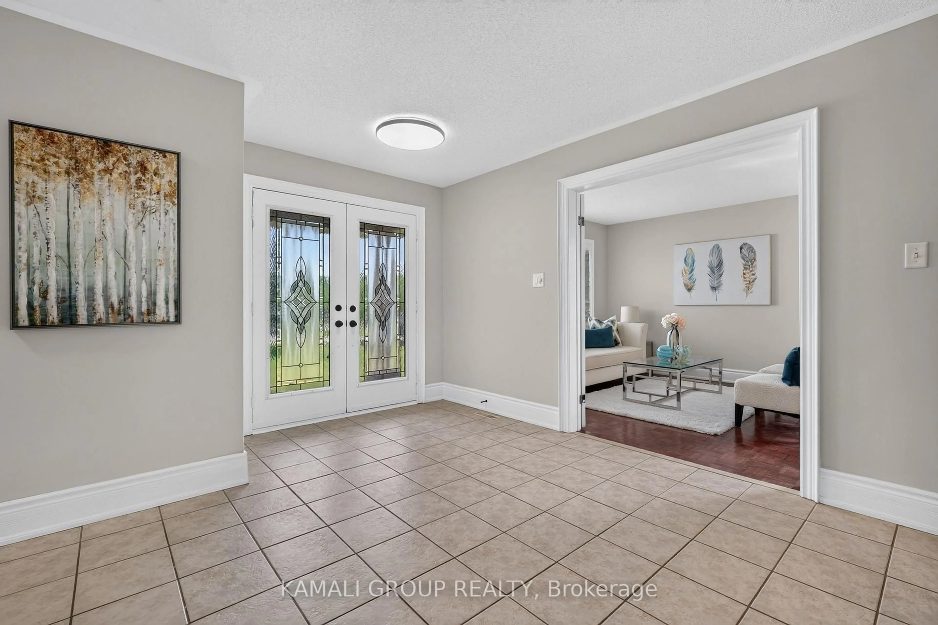 Indoor entryway for 10 Rebecca Crt, Barrie Ontario L4N 0V5