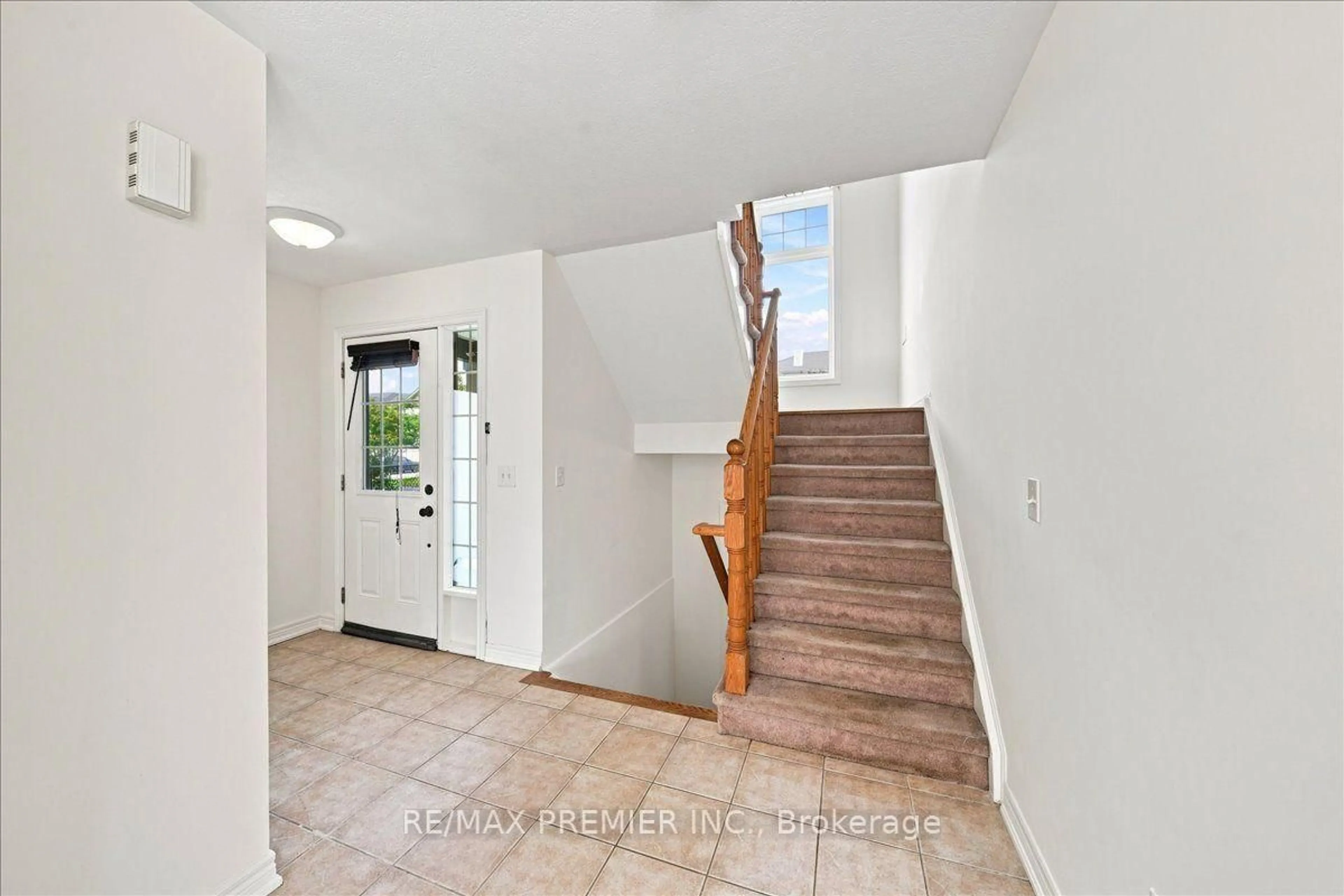 Indoor entryway for 800 West Ridge Blvd #125, Orillia Ontario L3V 0A1