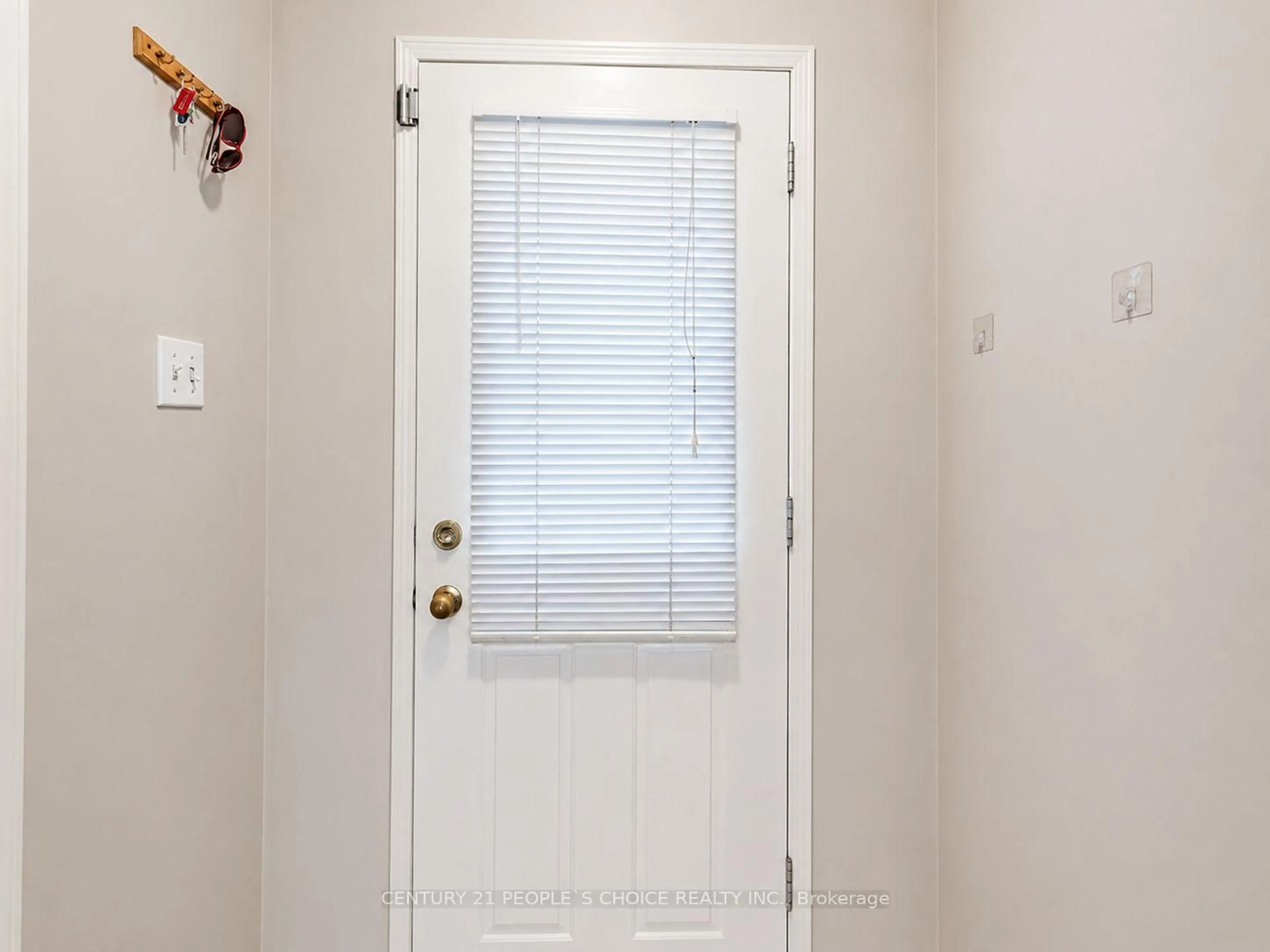 Indoor entryway for 186 Pickett Cres, Barrie Ontario L4N 8C2