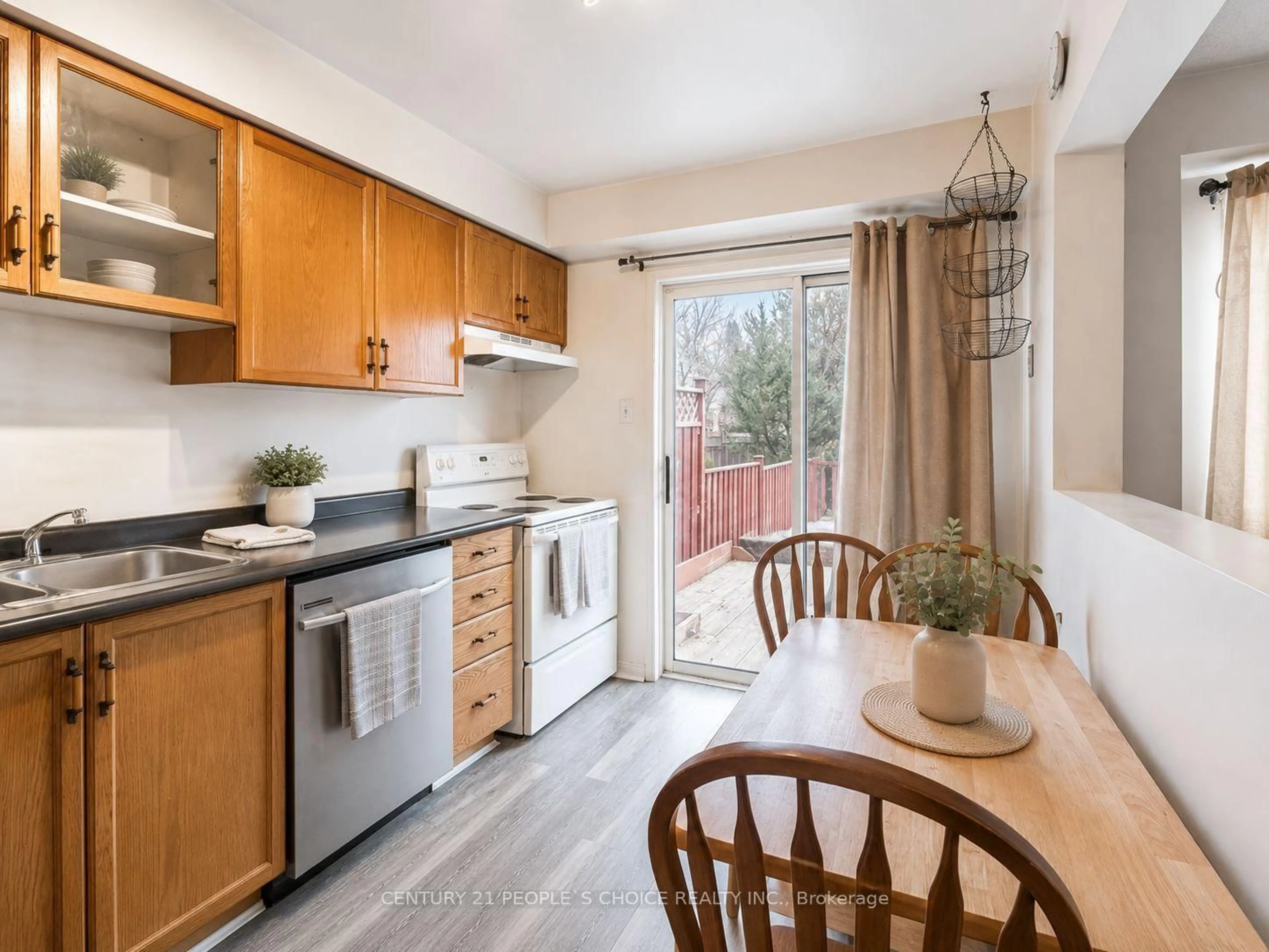 Standard kitchen, unknown for 186 Pickett Cres, Barrie Ontario L4N 8C2