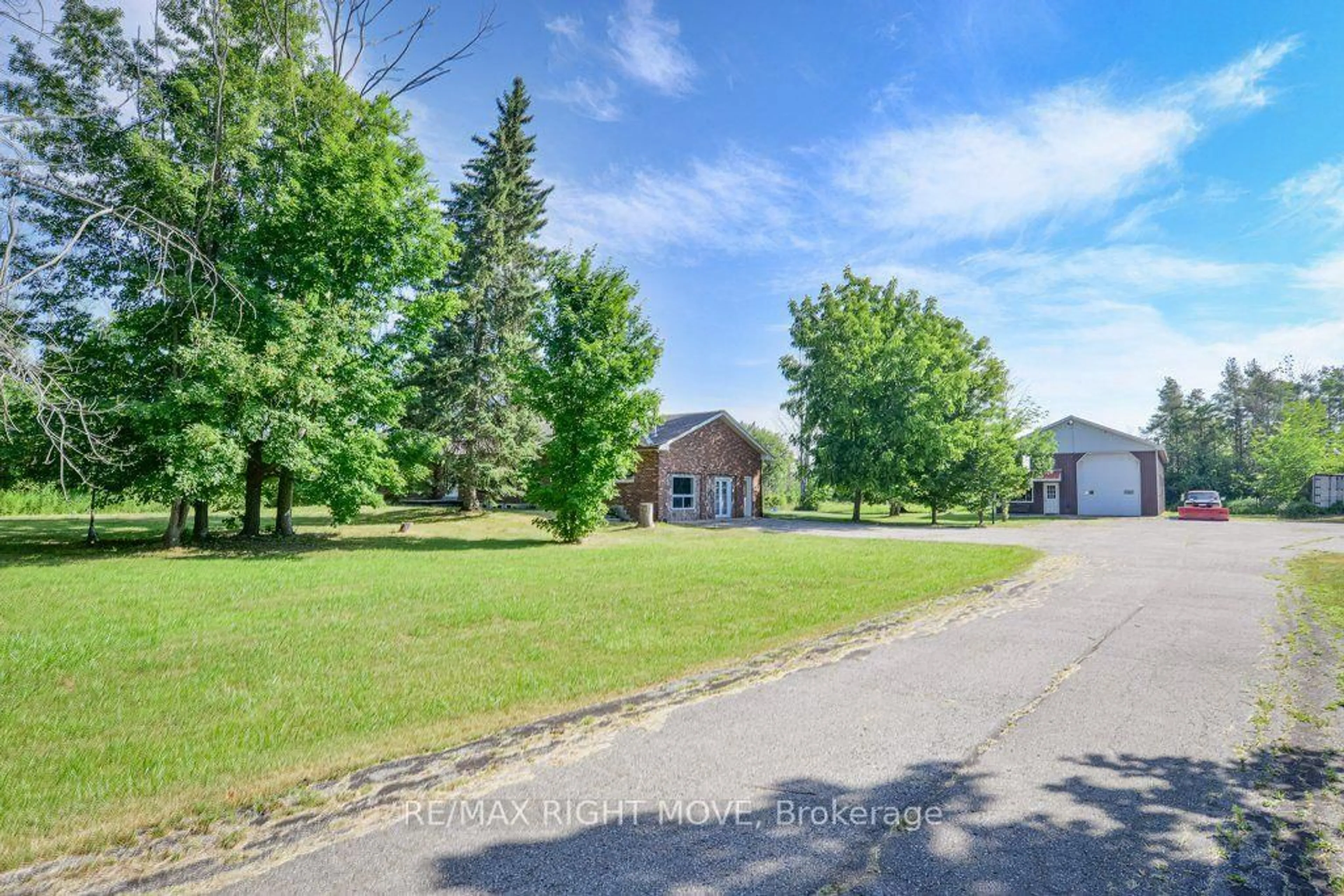 A pic from outside/outdoor area/front of a property/back of a property/a pic from drone, unknown for 114 11th Line, Oro-Medonte Ontario L0L 1T0