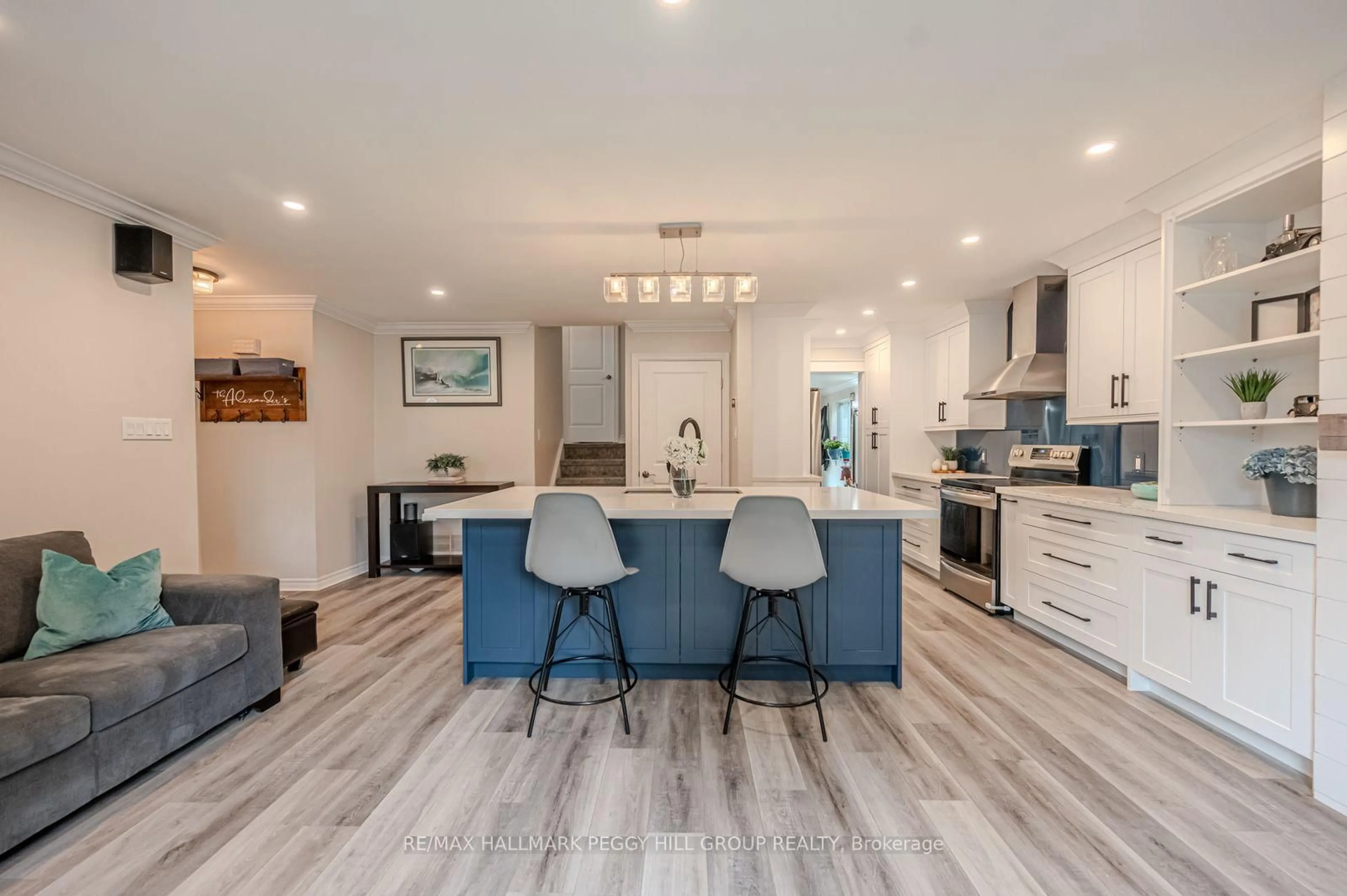 Open concept kitchen, ceramic/tile floor for 29 Shelley Lane, Barrie Ontario L4N 4W4