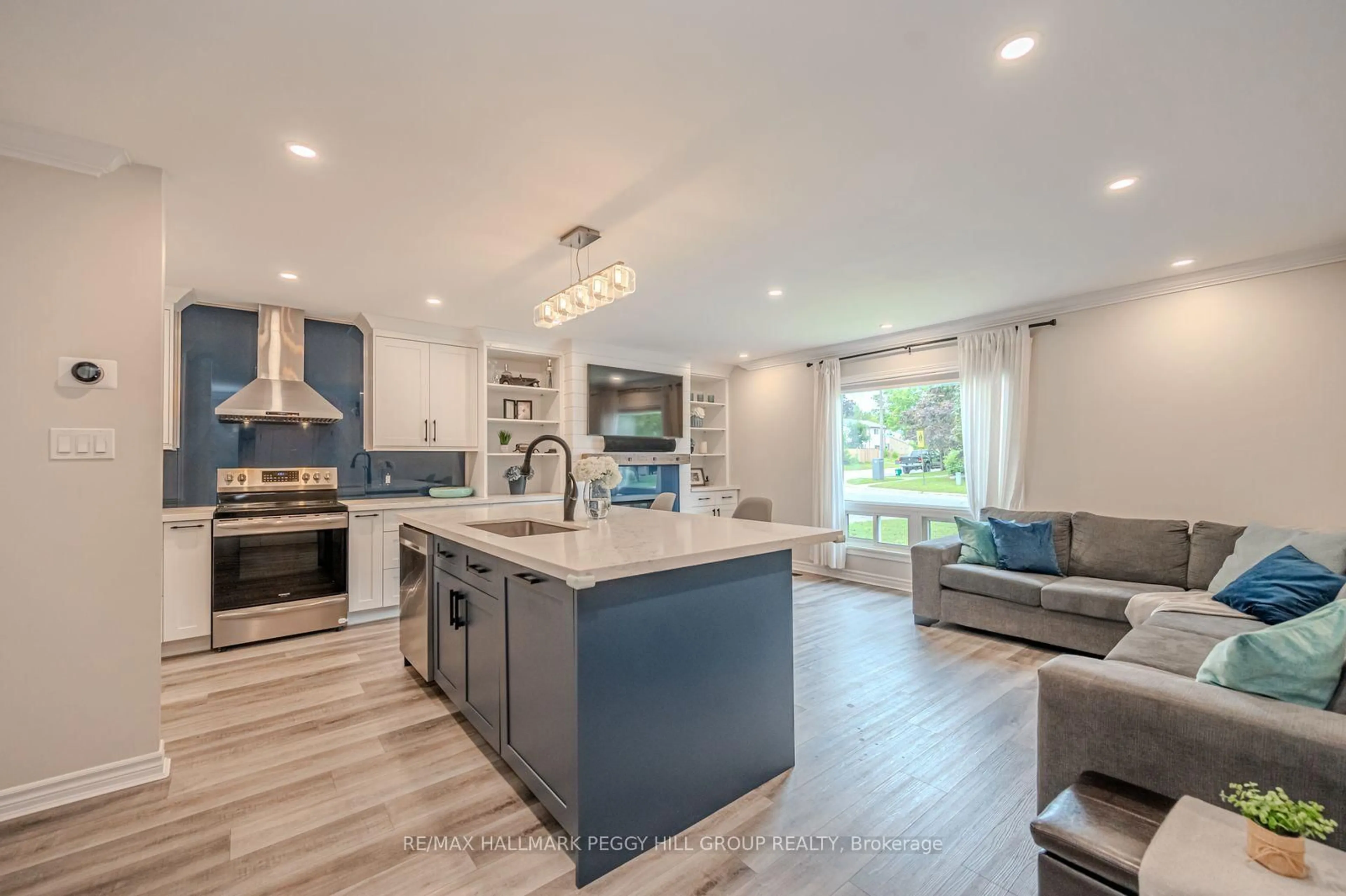 Open concept kitchen, unknown for 29 Shelley Lane, Barrie Ontario L4N 4W4