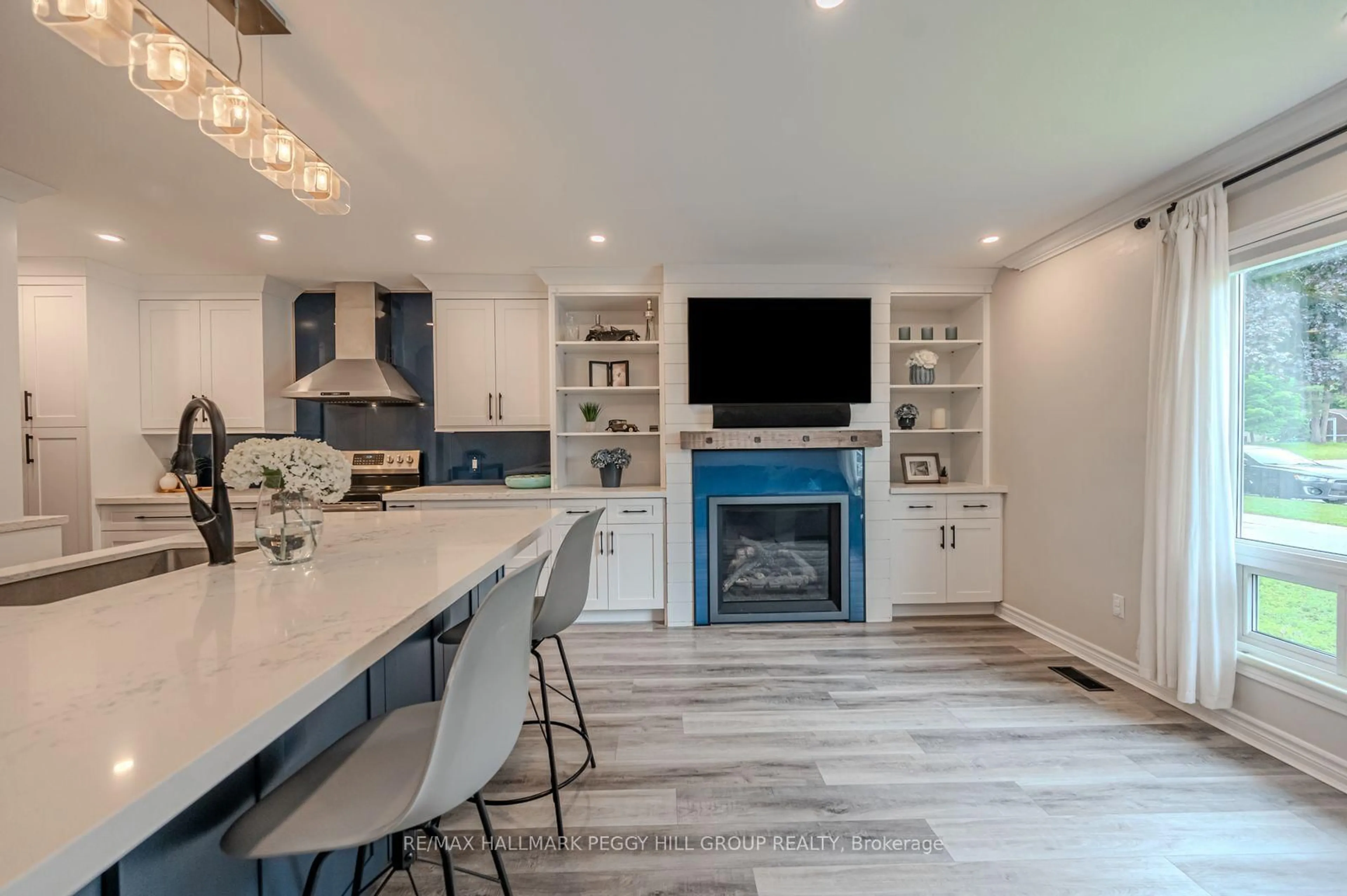 Open concept kitchen, ceramic/tile floor for 29 Shelley Lane, Barrie Ontario L4N 4W4