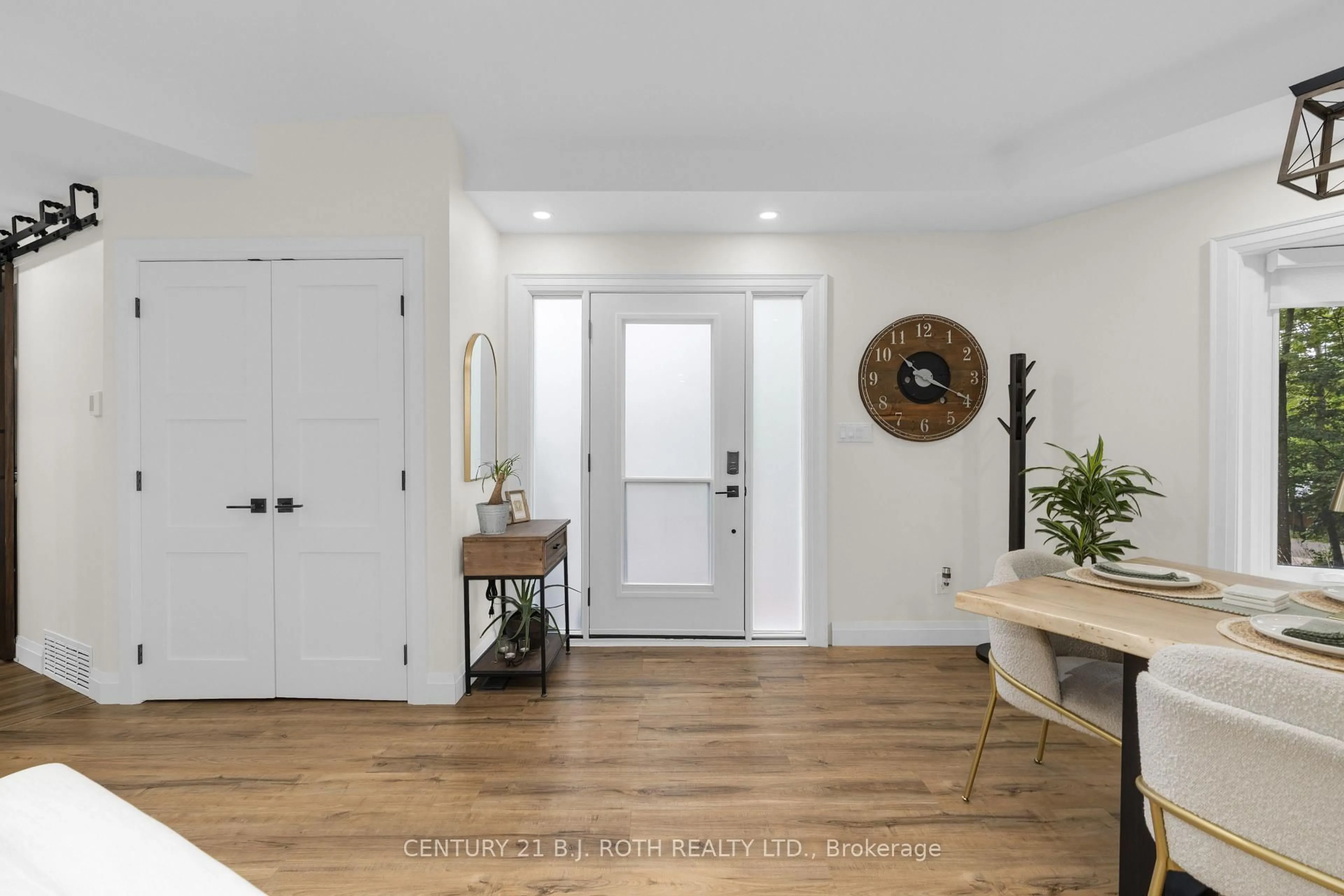 Indoor entryway for 59 Slalom Dr, Oro-Medonte Ontario L0K 1N0