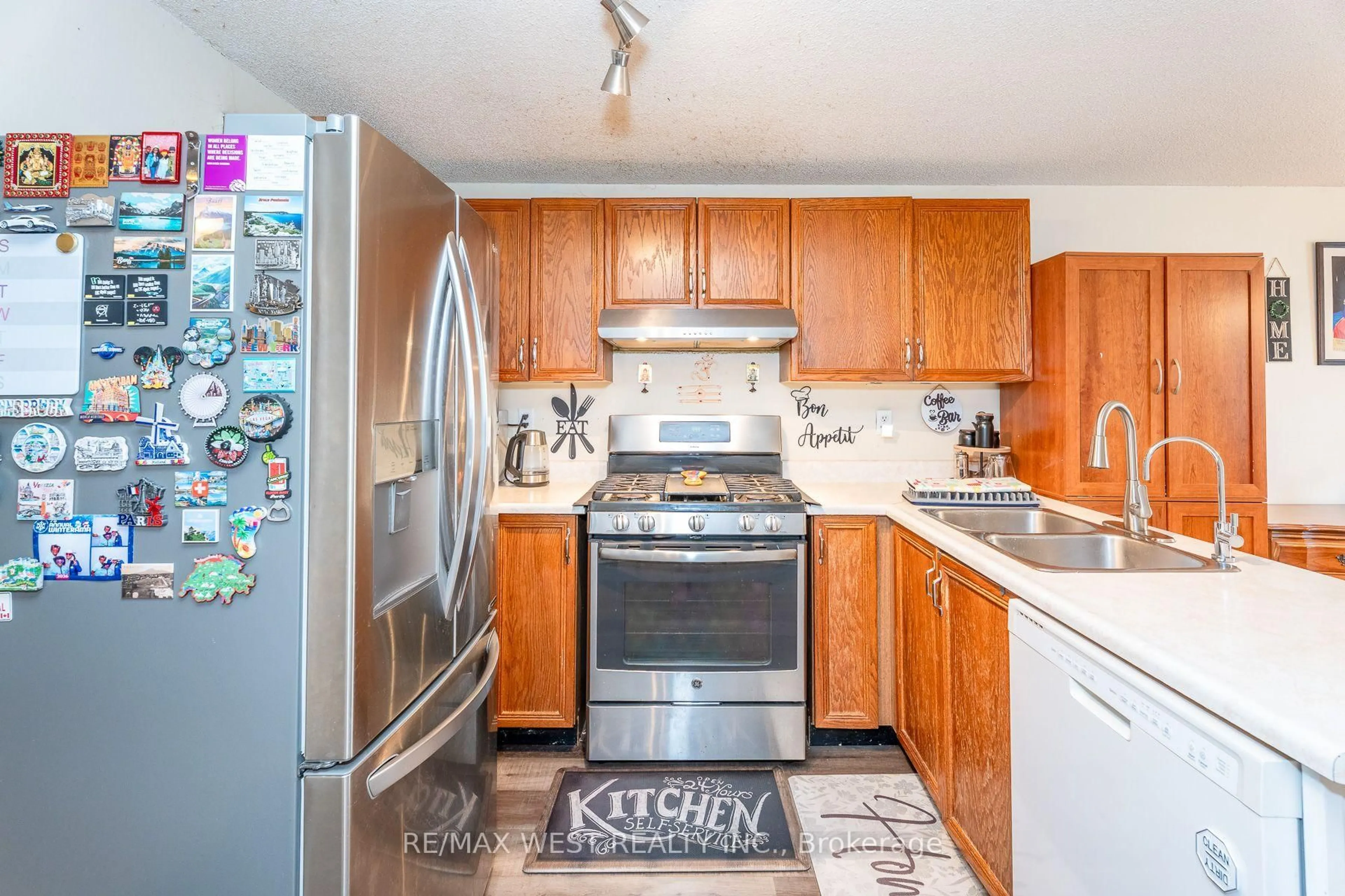 Standard kitchen, unknown for 369 Galloway Blvd, Midland Ontario L4R 5C1