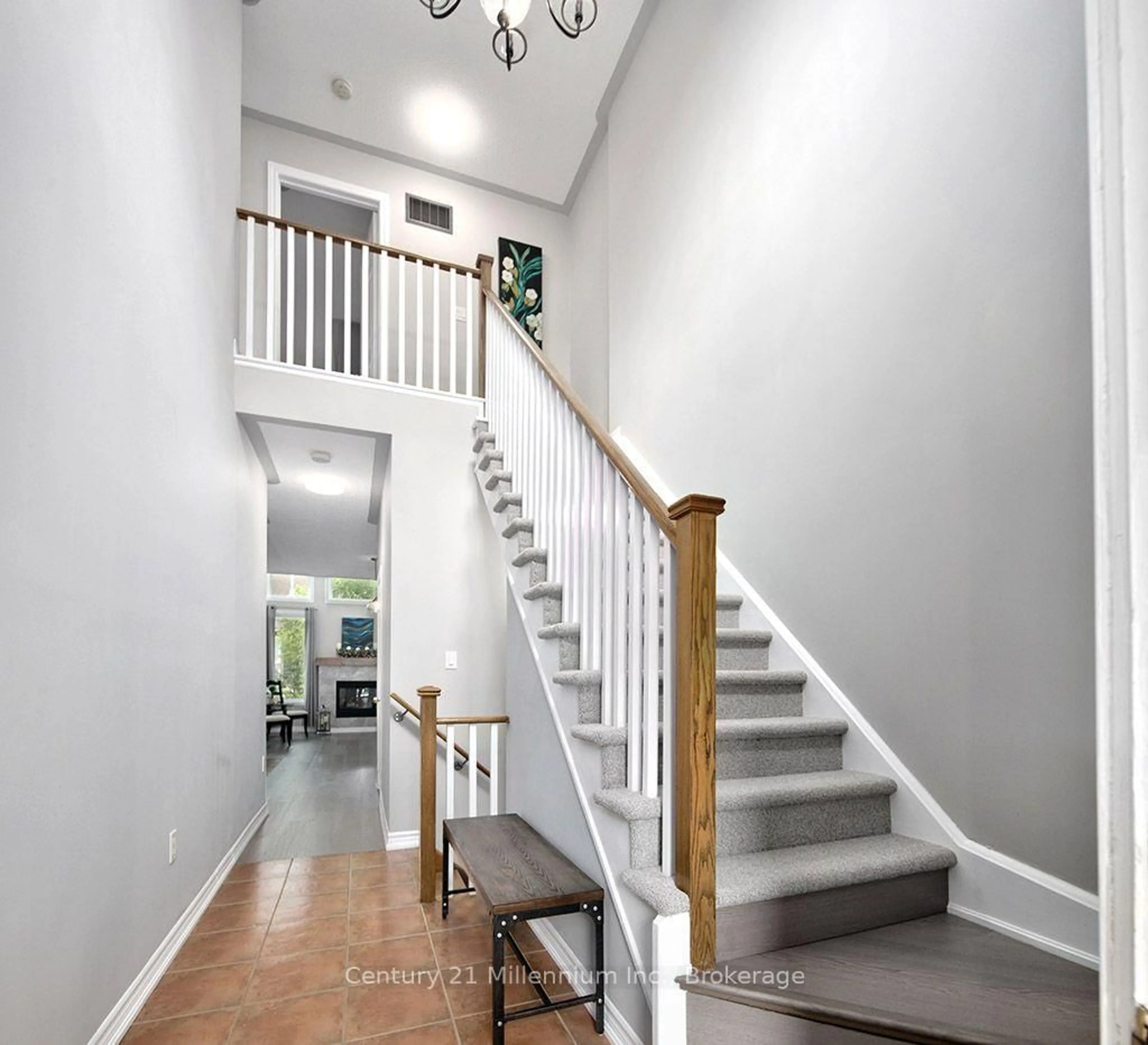 Indoor foyer for 6 Wildrose Tr, Collingwood Ontario L9Y 0J4