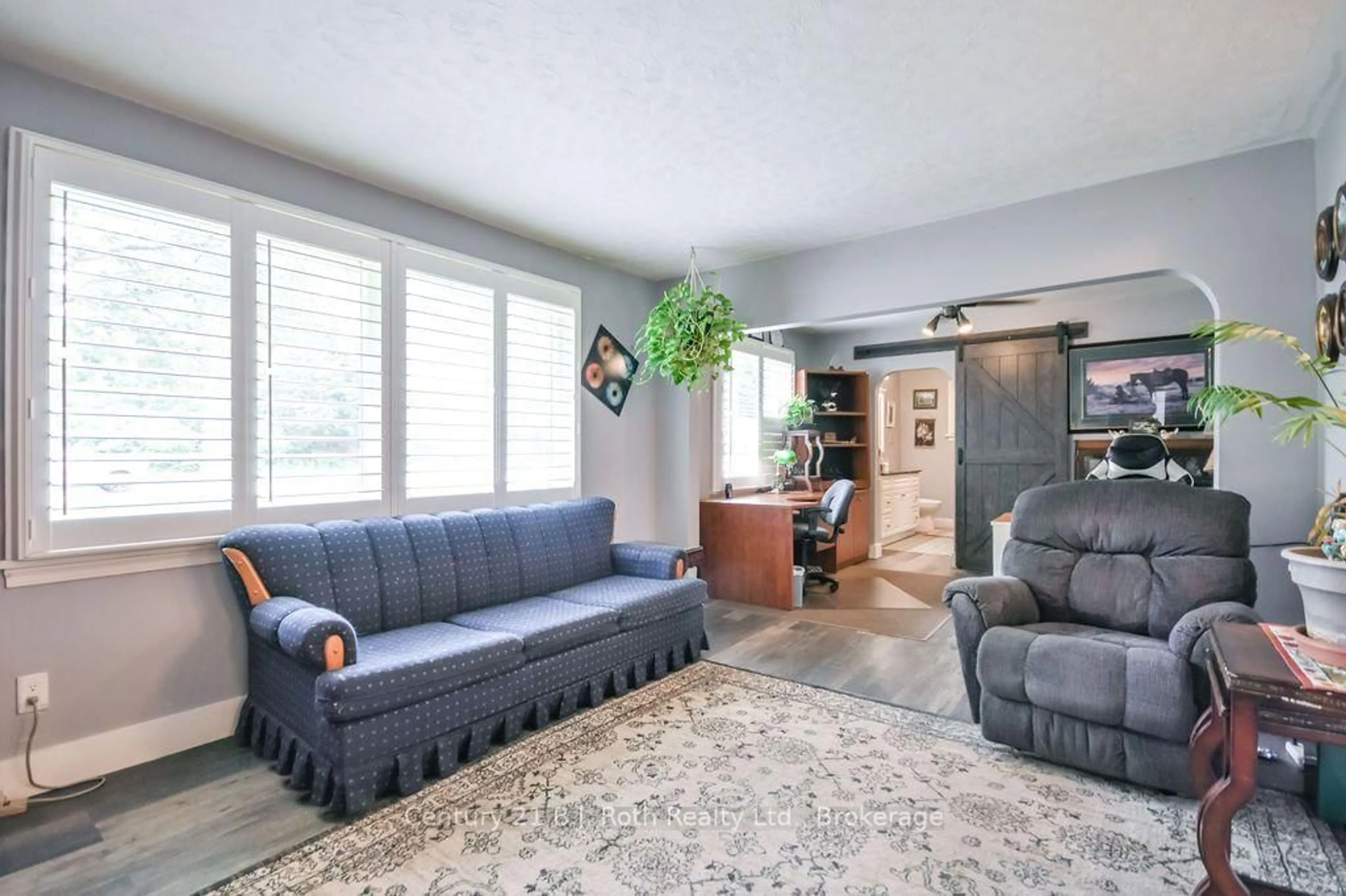 Living room with furniture, unknown for 976 Yonge St, Midland Ontario L4R 2E7