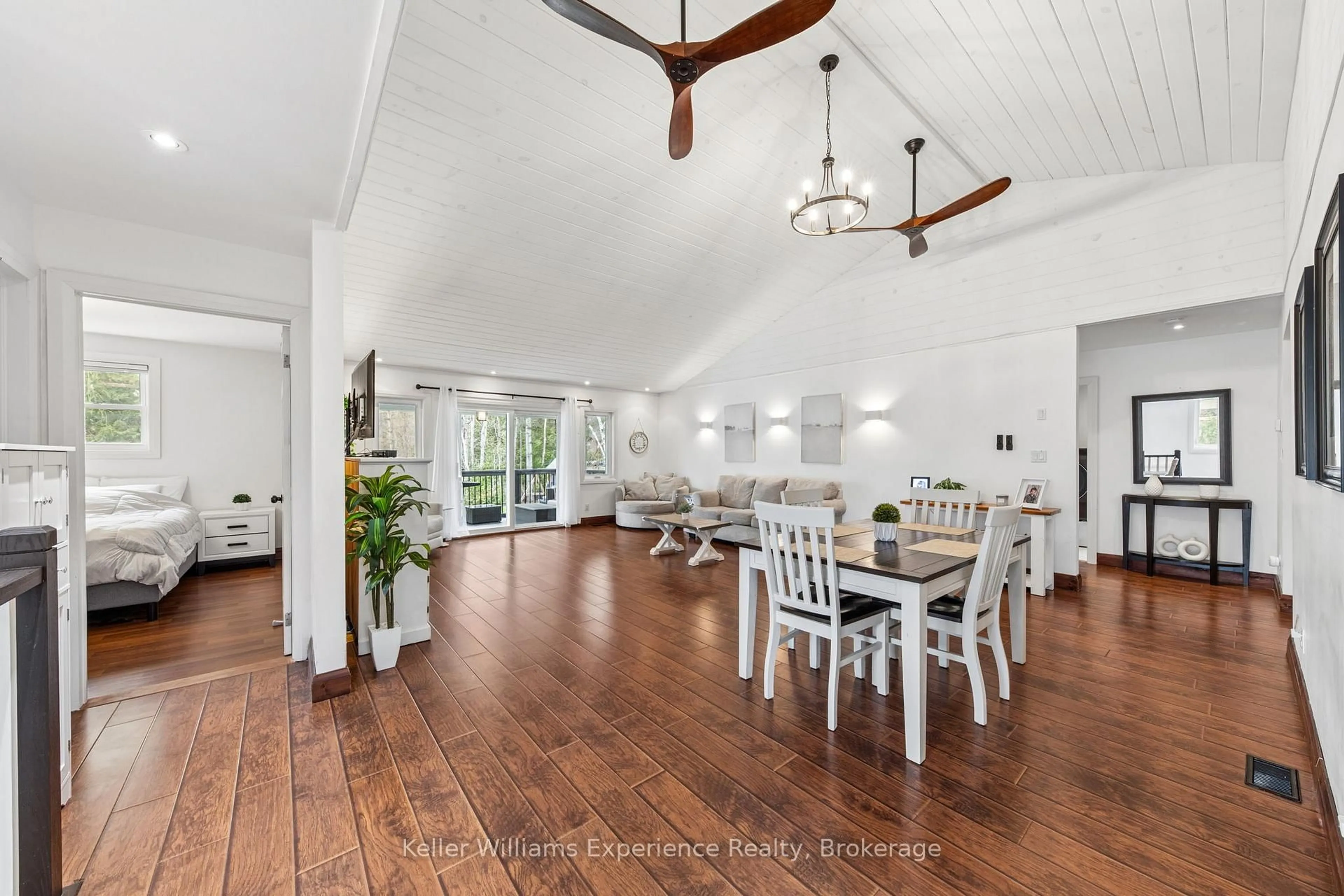 Dining room, wood/laminate floor for 66 Albion Lane, Tiny Ontario L9M 1R3