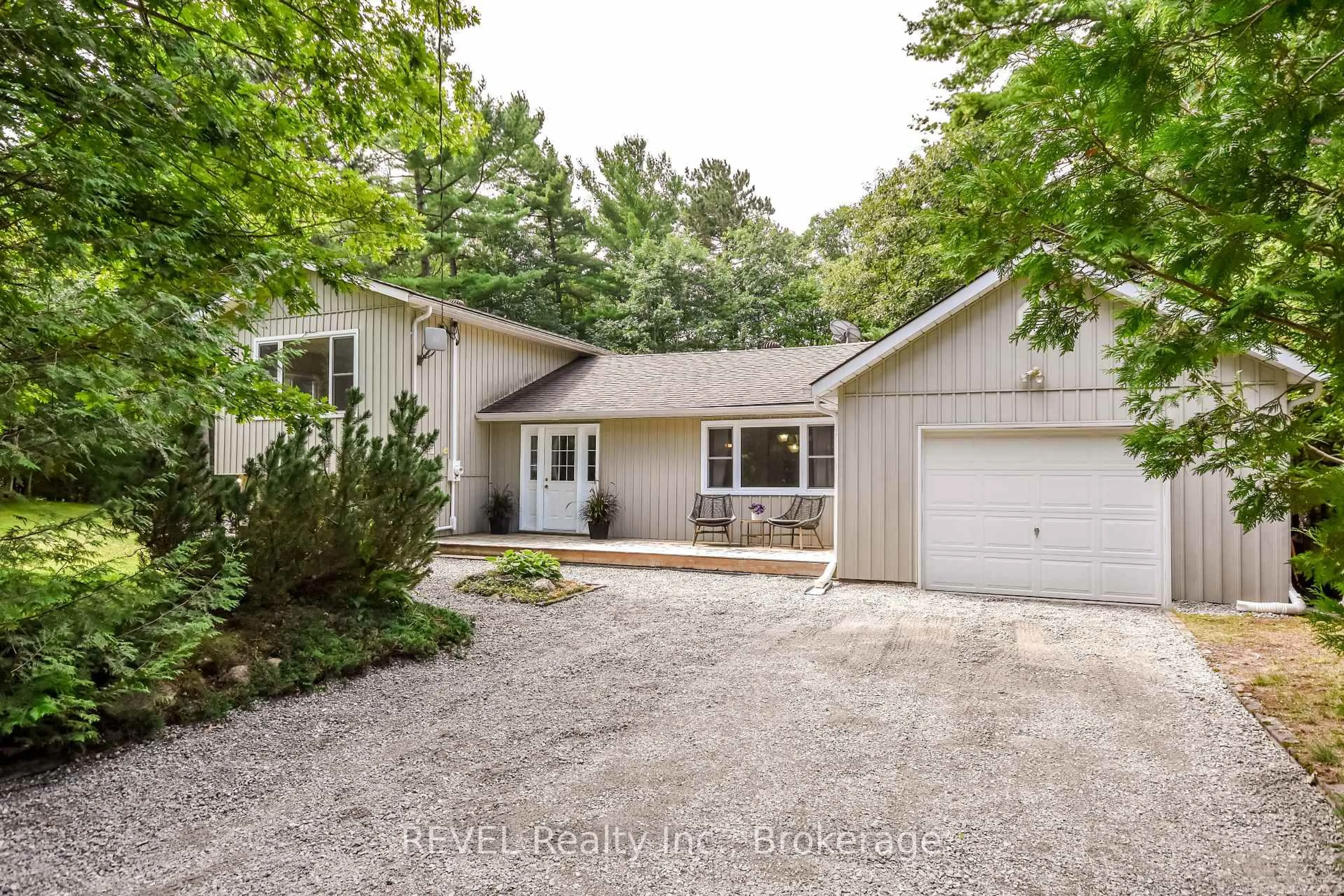 Home with vinyl exterior material, street for 34 Trout Lane, Tiny Ontario L9M 0J1