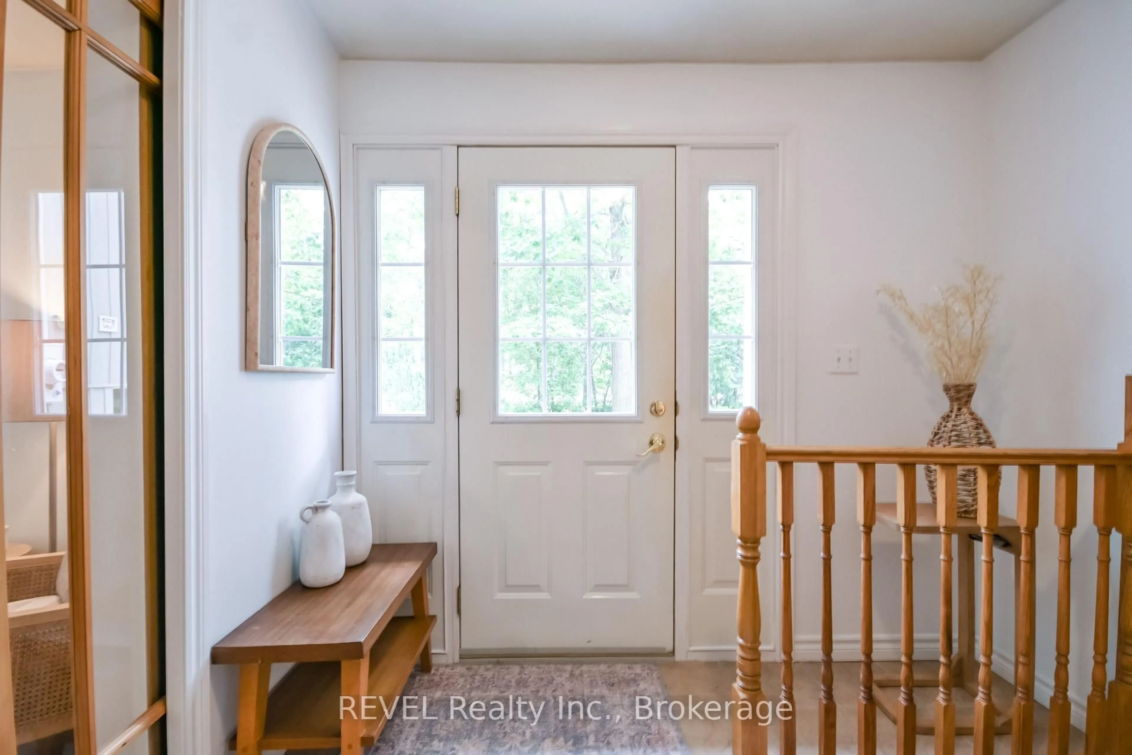 Indoor entryway for 34 Trout Lane, Tiny Ontario L9M 0J1