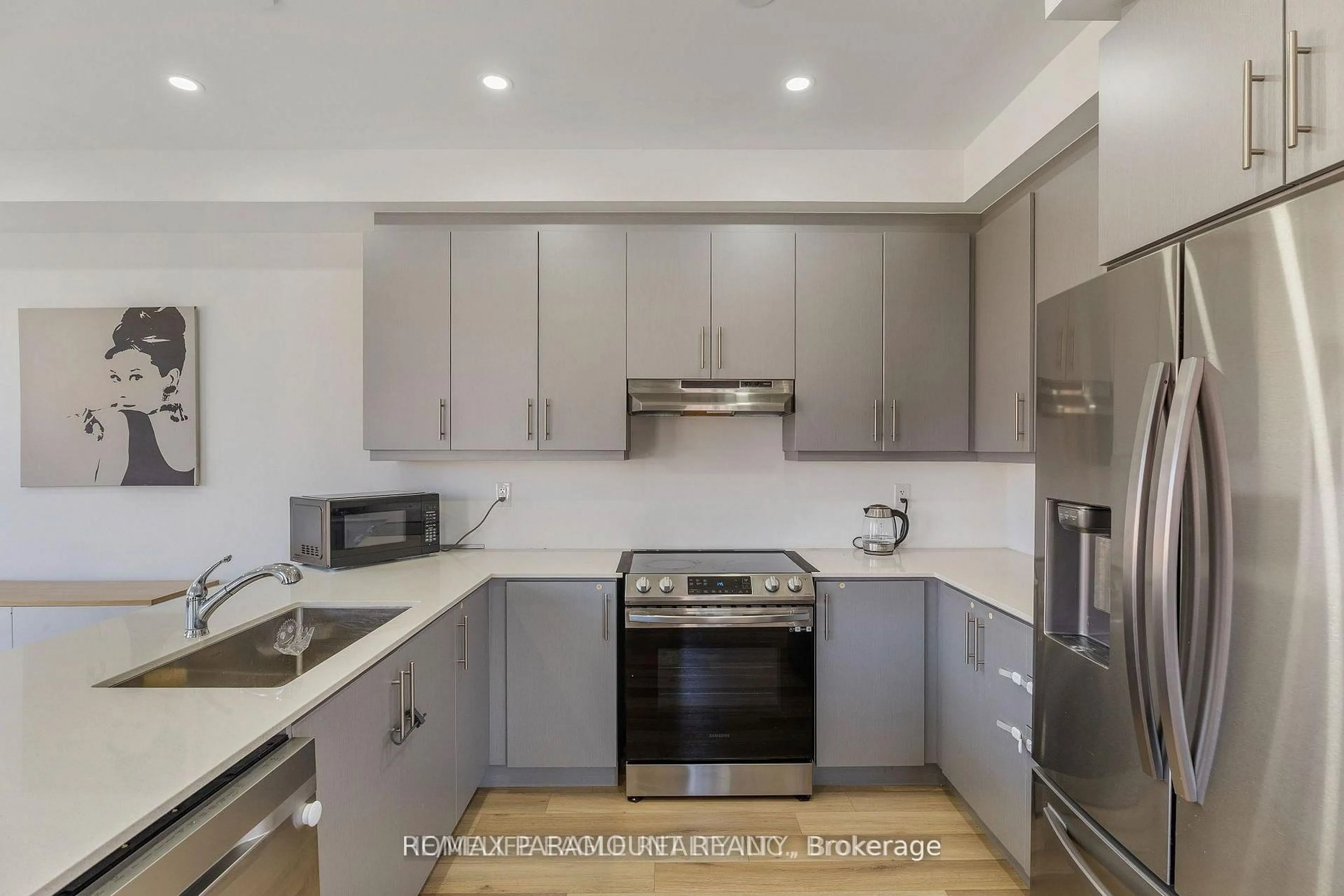 Standard kitchen, wood/laminate floor for 58 Tracey Lane, Collingwood Ontario L9Y 3V2