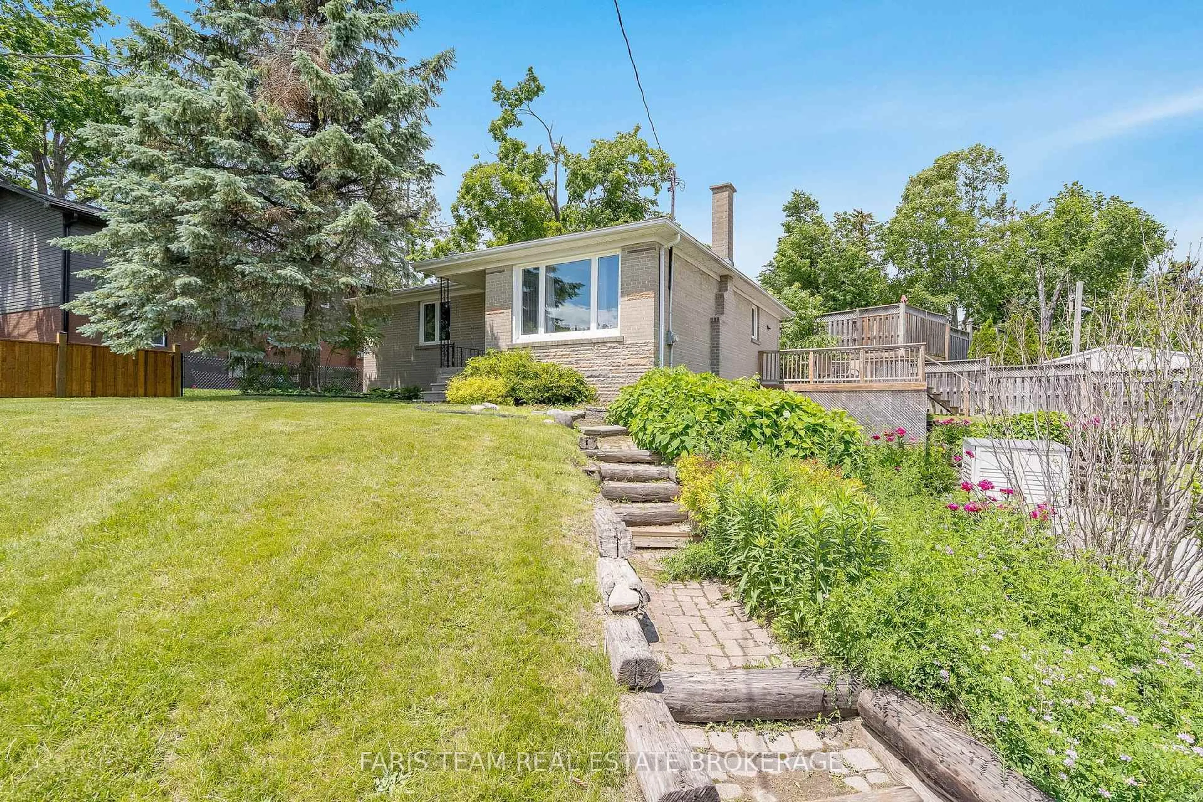A pic from outside/outdoor area/front of a property/back of a property/a pic from drone, street for 10 Karen Cres, Orillia Ontario L3V 3H1