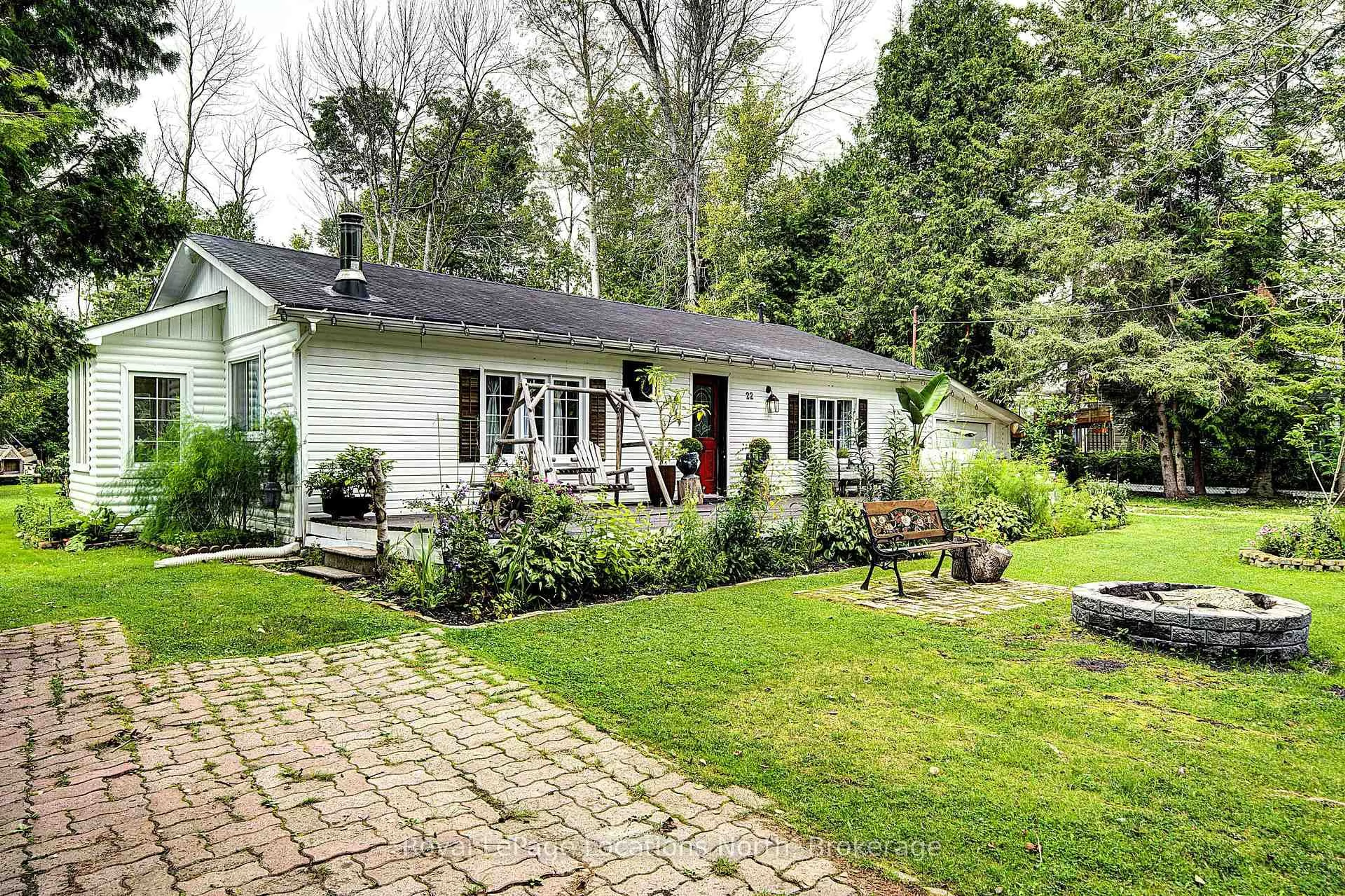 Patio, street for 22 Balsam St, Tiny Ontario L0L 1P1