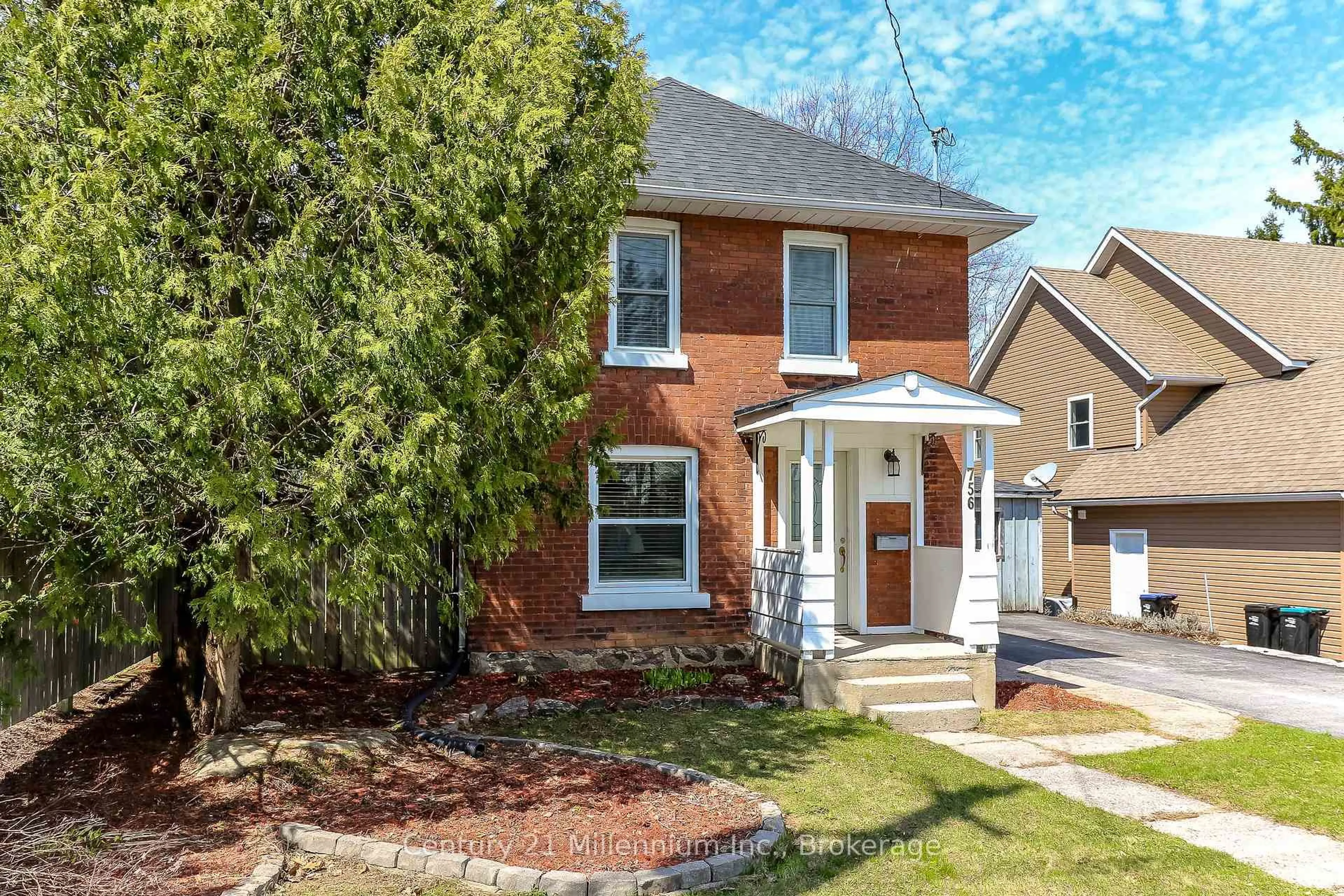 Home with brick exterior material, street for 756 Quebec St, Midland Ontario L4R 1E8