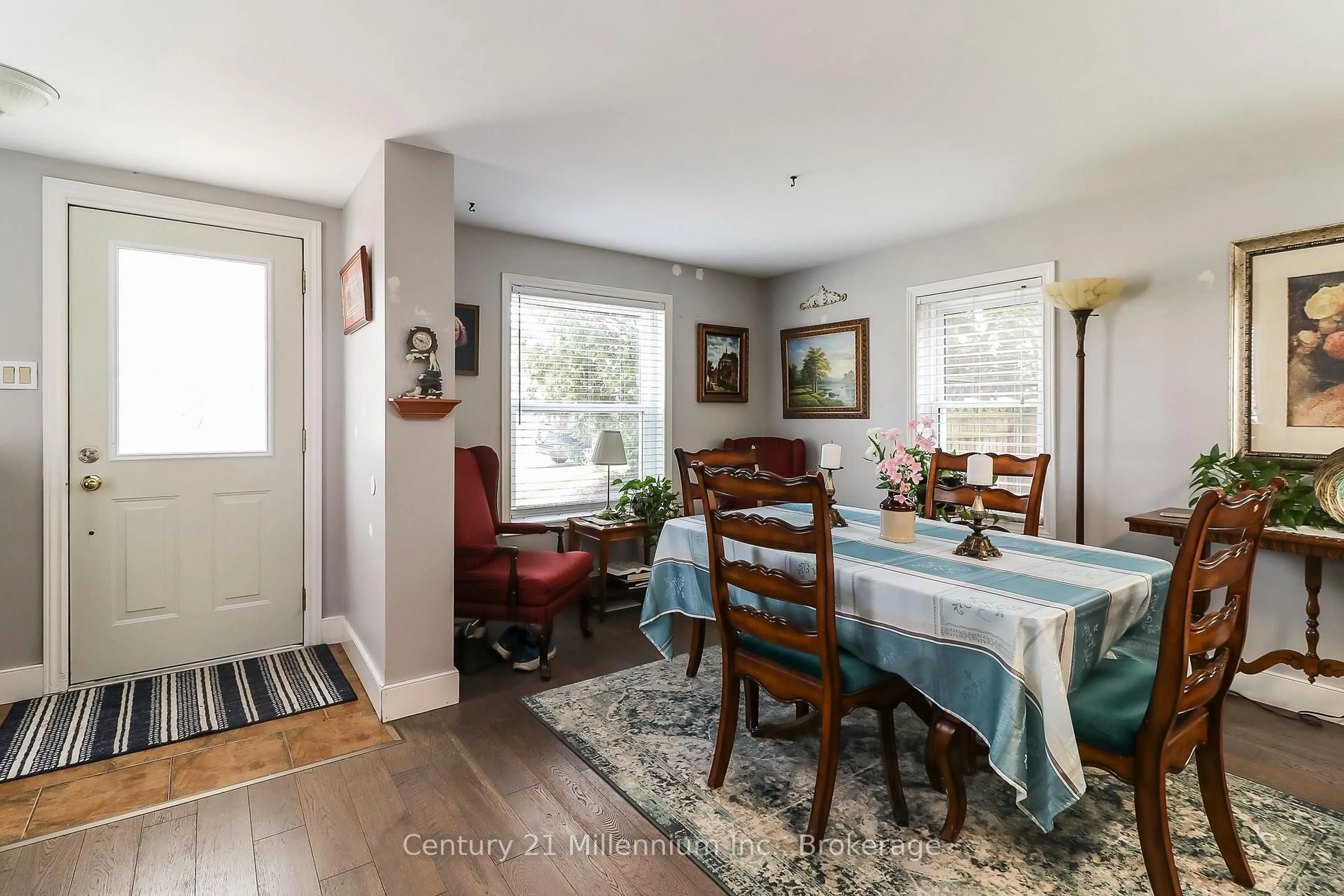 Dining room, unknown for 756 Quebec St, Midland Ontario L4R 1E8