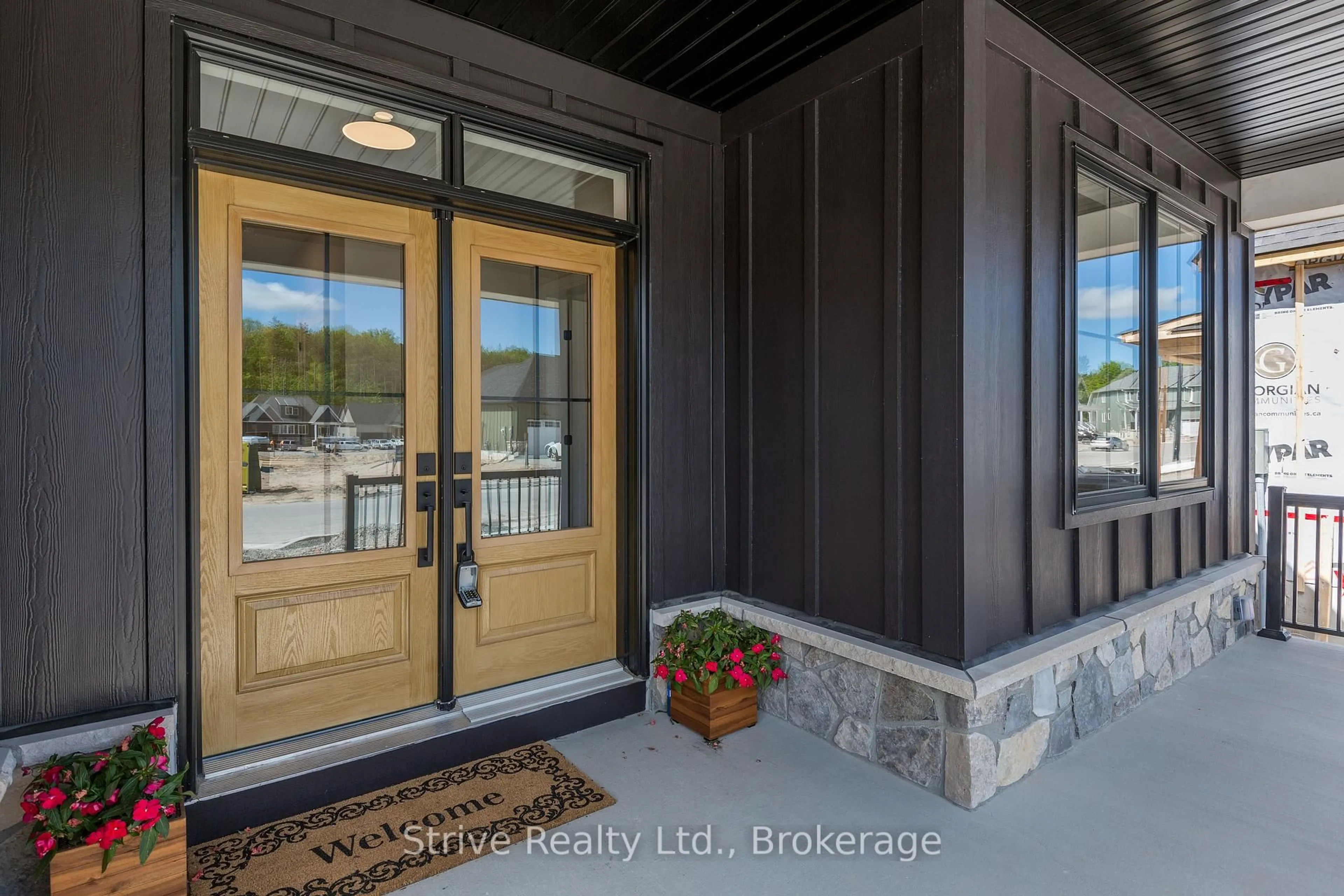 Indoor entryway for 14 Northland Crt, Oro-Medonte Ontario L9J 1C4