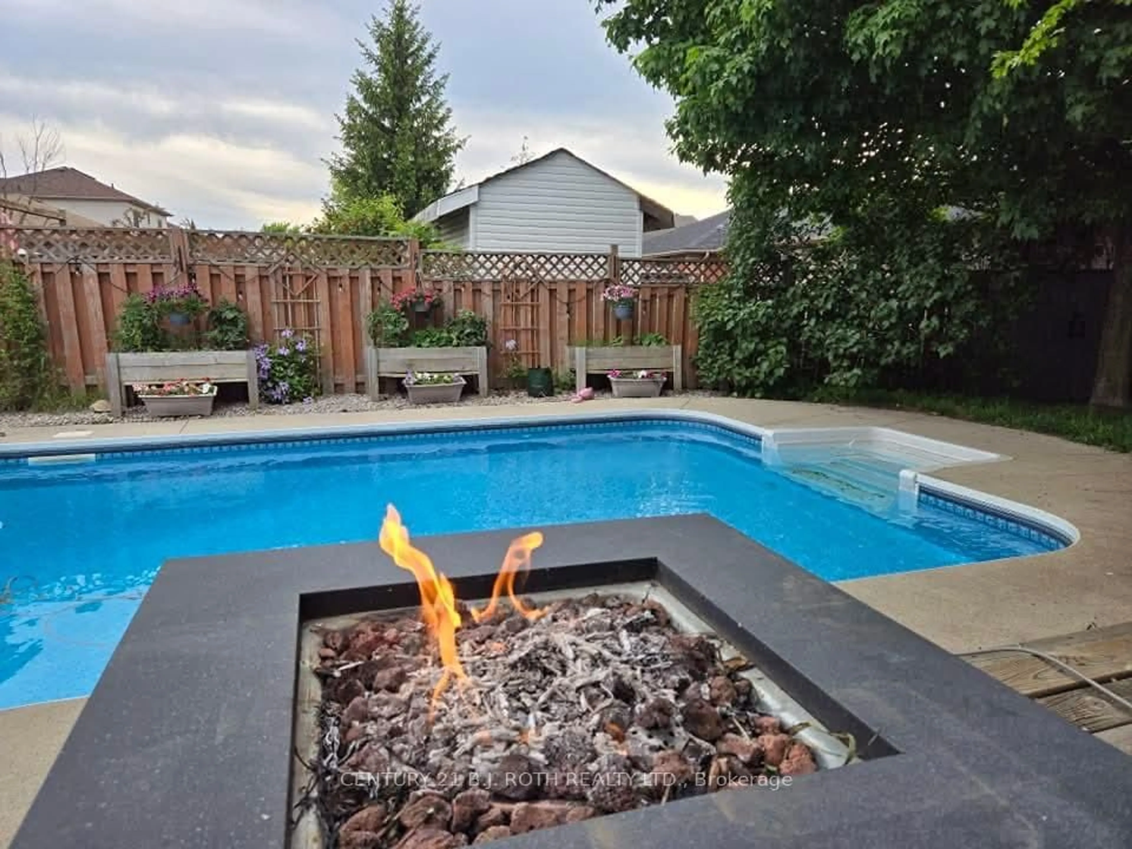 Pool for 42 Farmstead Cres, Barrie Ontario L4N 8S1