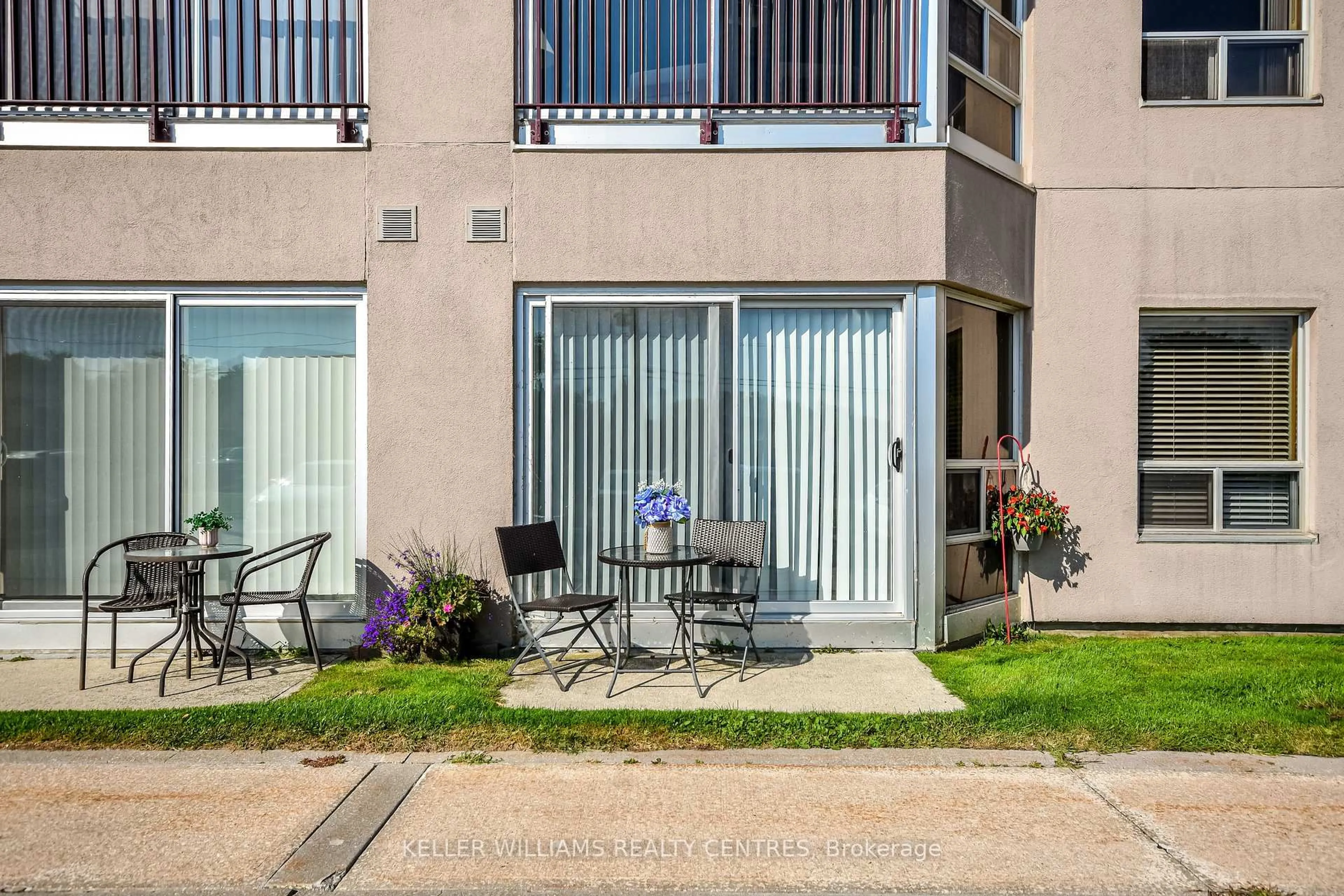 Patio, unknown for 49 Raglan St #102, Collingwood Ontario L9Y 4X1