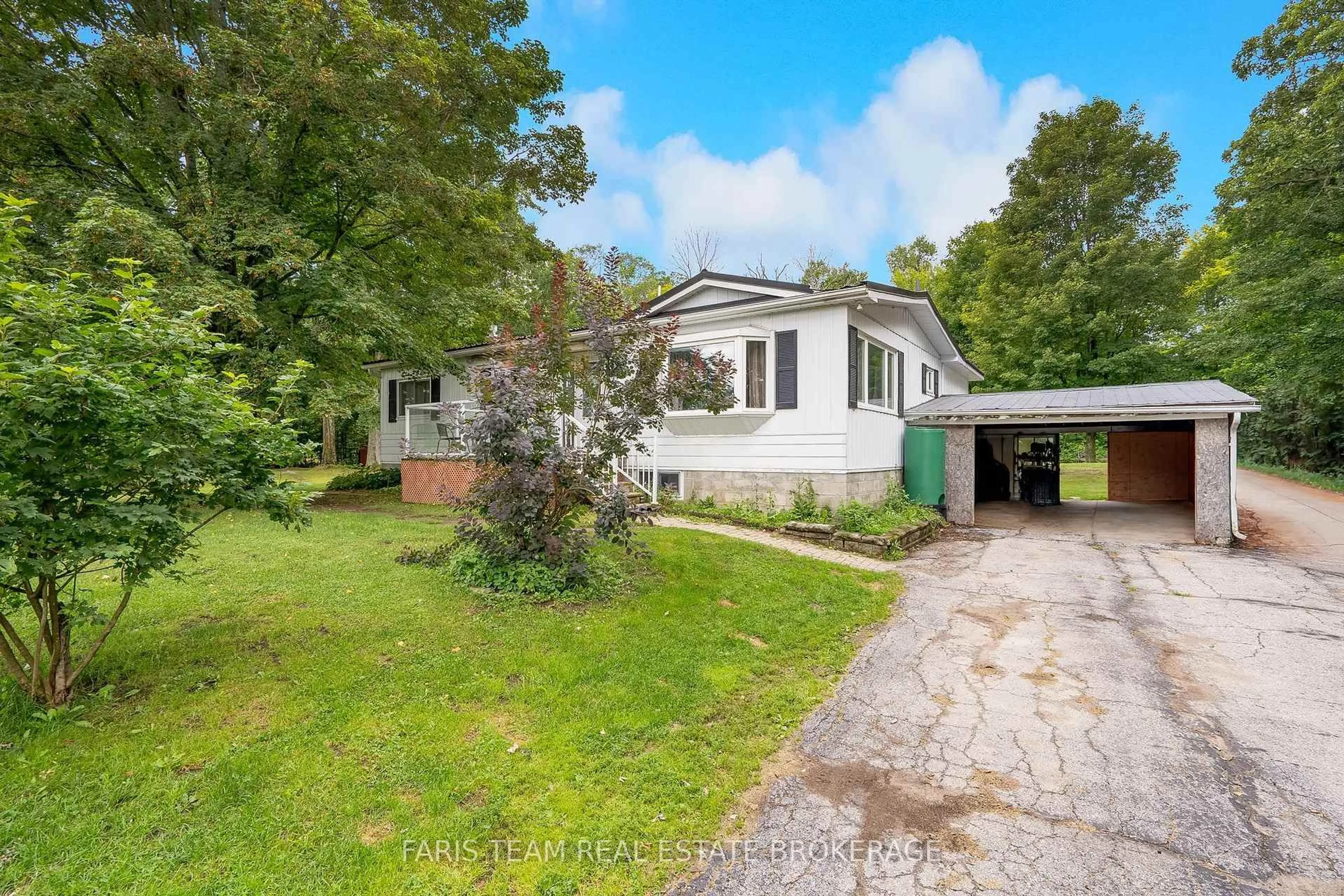 A pic from outside/outdoor area/front of a property/back of a property/a pic from drone, street for 1490 Laughlin Falls Rd, Severn Ontario L0K 1E0