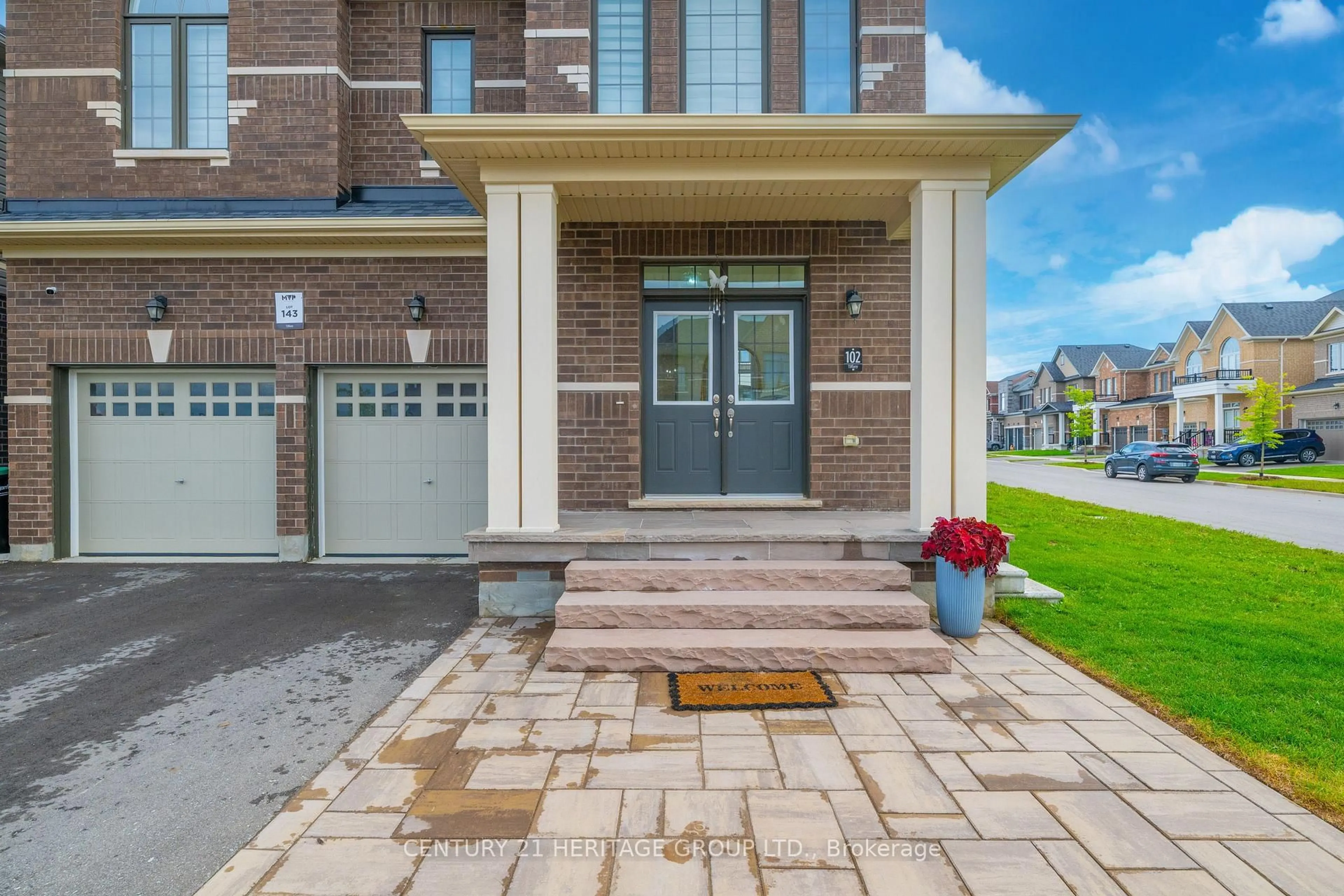 Home with brick exterior material, street for 102 Nottingham Rd, Barrie Ontario L9J 0L5