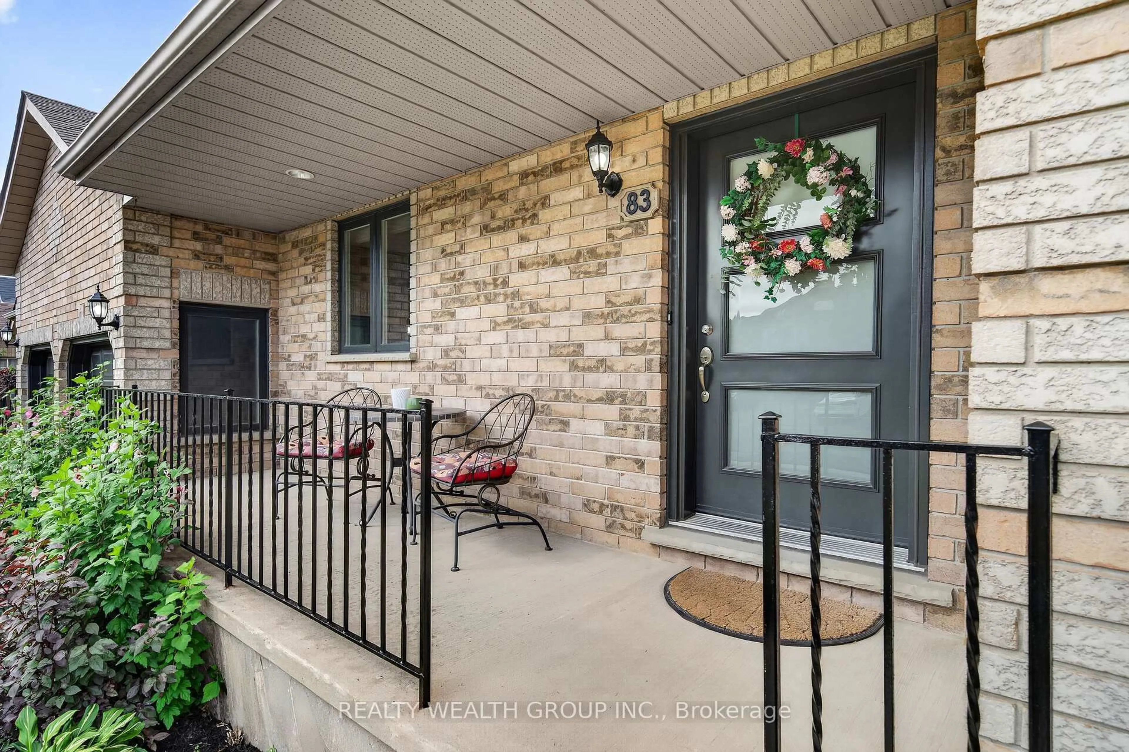 Indoor entryway for 83 Logan Crt, Barrie Ontario L4N 8G7