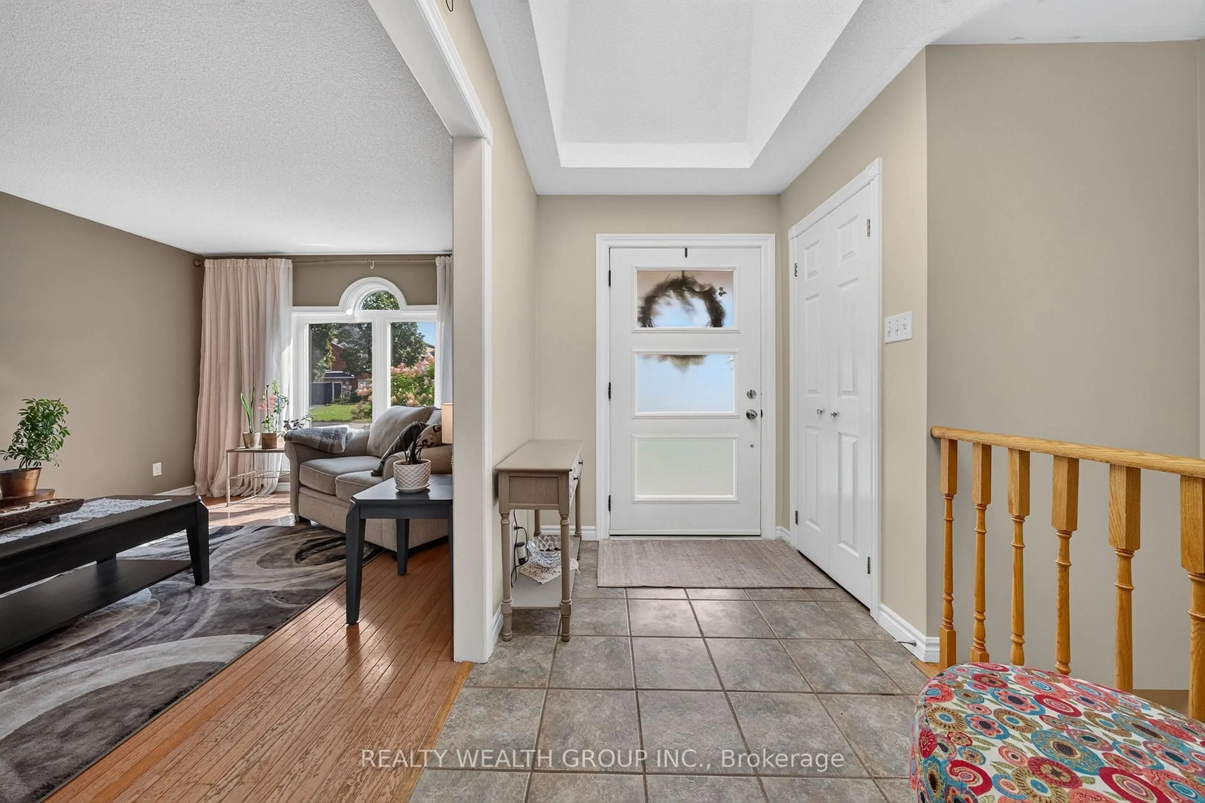 Indoor entryway for 83 Logan Crt, Barrie Ontario L4N 8G7