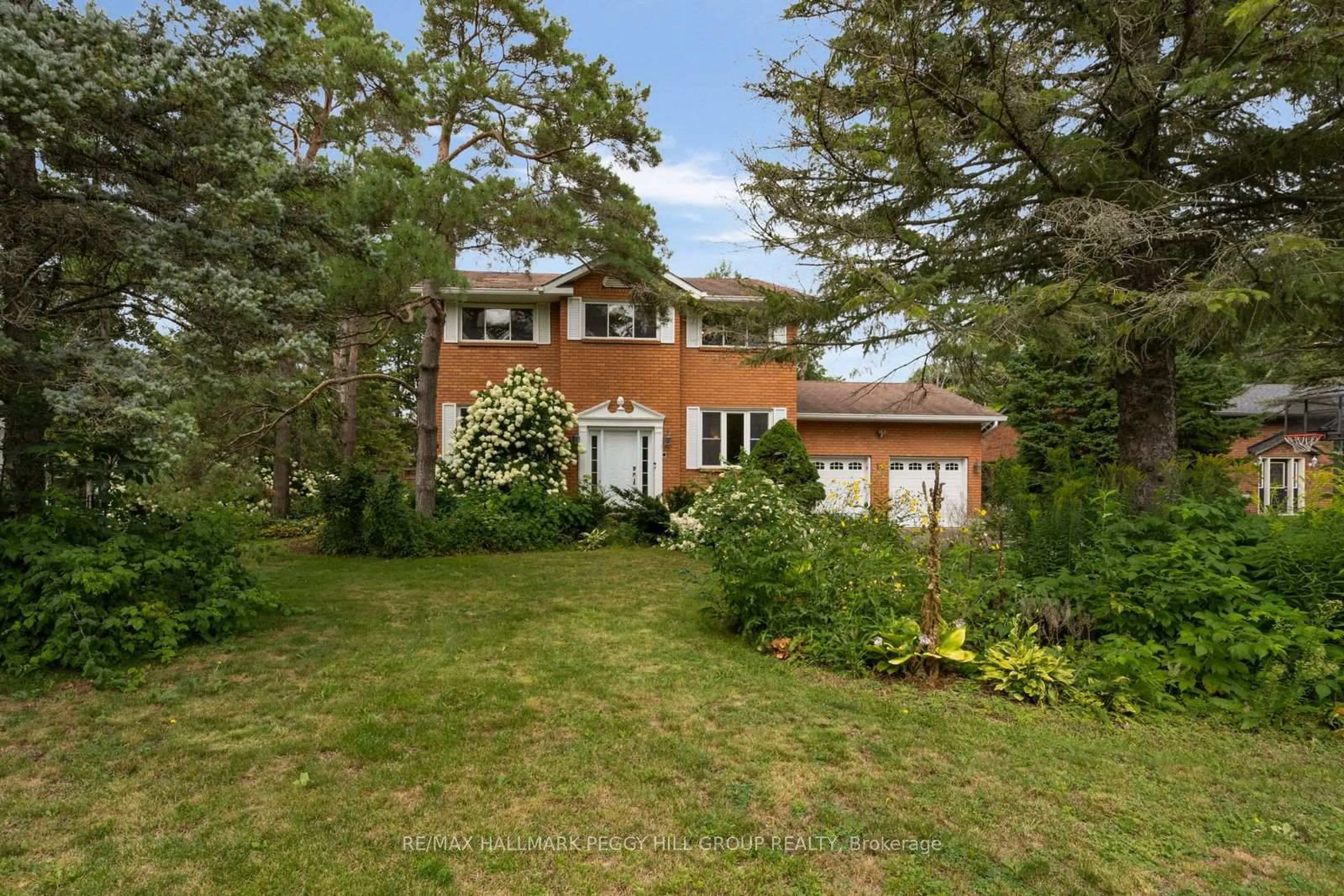 A pic from outside/outdoor area/front of a property/back of a property/a pic from drone, street for 10 Rosewood Ave, Springwater Ontario L9X 0P5