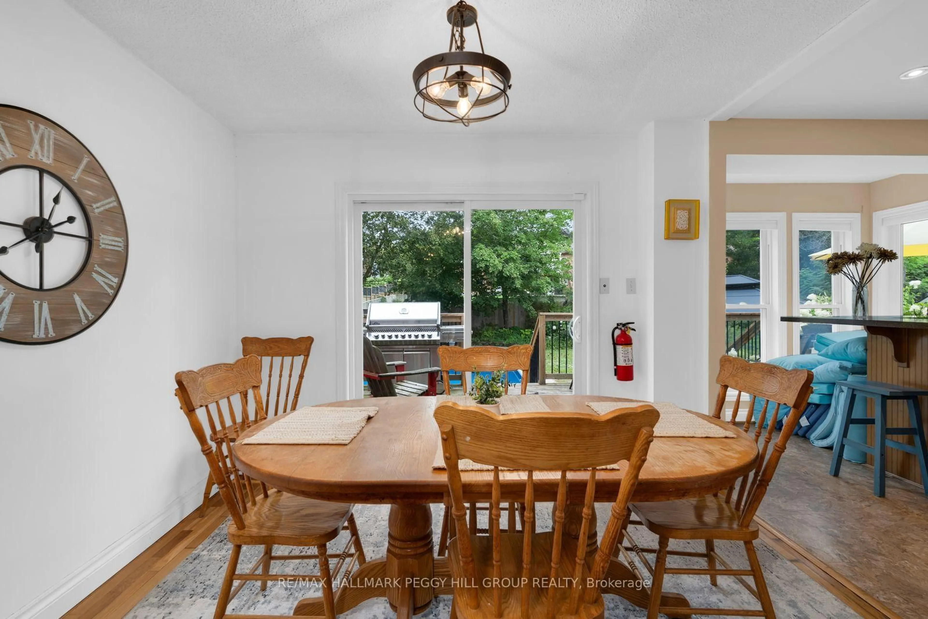 Dining room, unknown for 10 Rosewood Ave, Springwater Ontario L9X 0P5