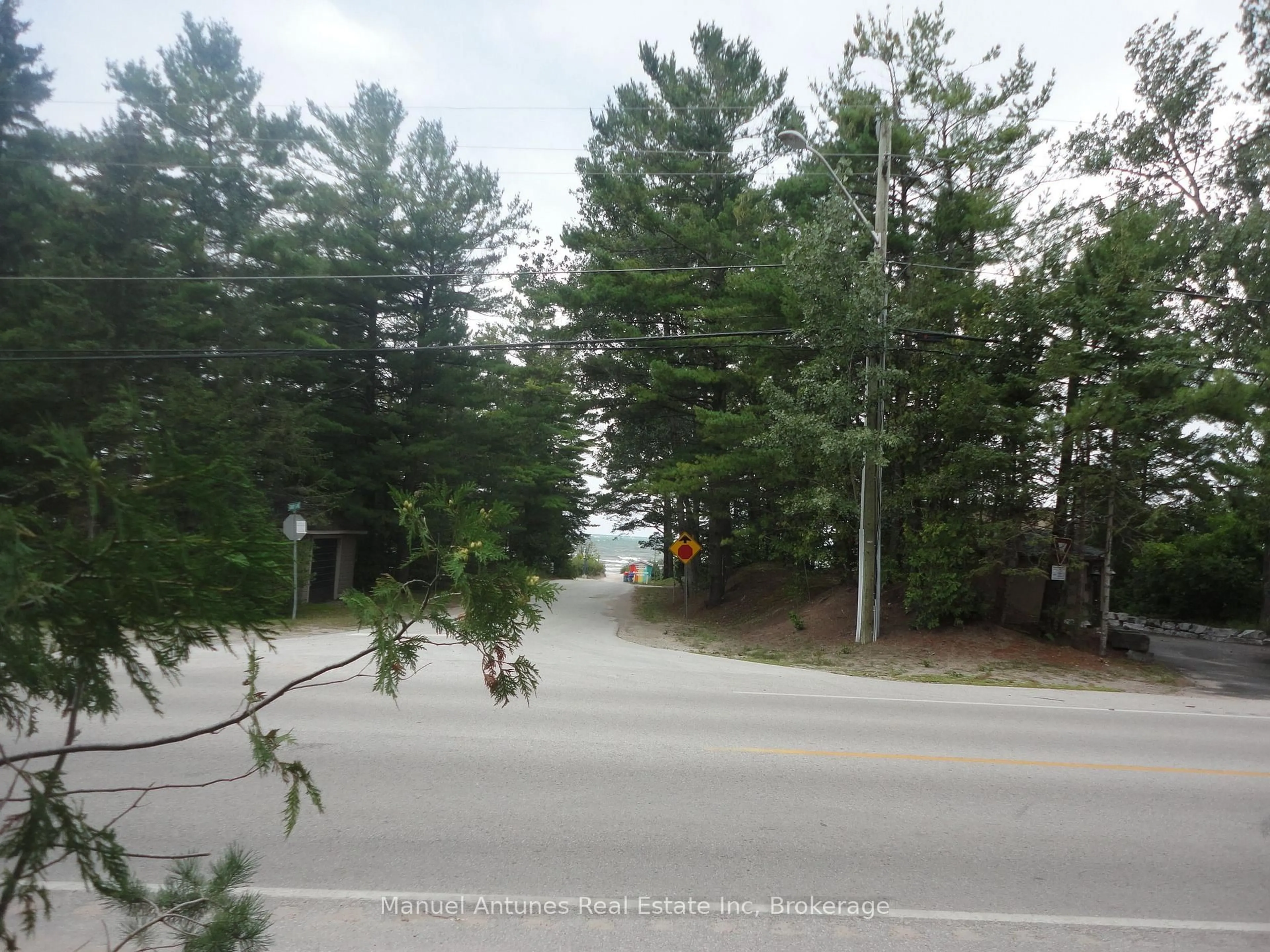 Blurry image for 1027 River Rd, Wasaga Beach Ontario L9Z 2P7
