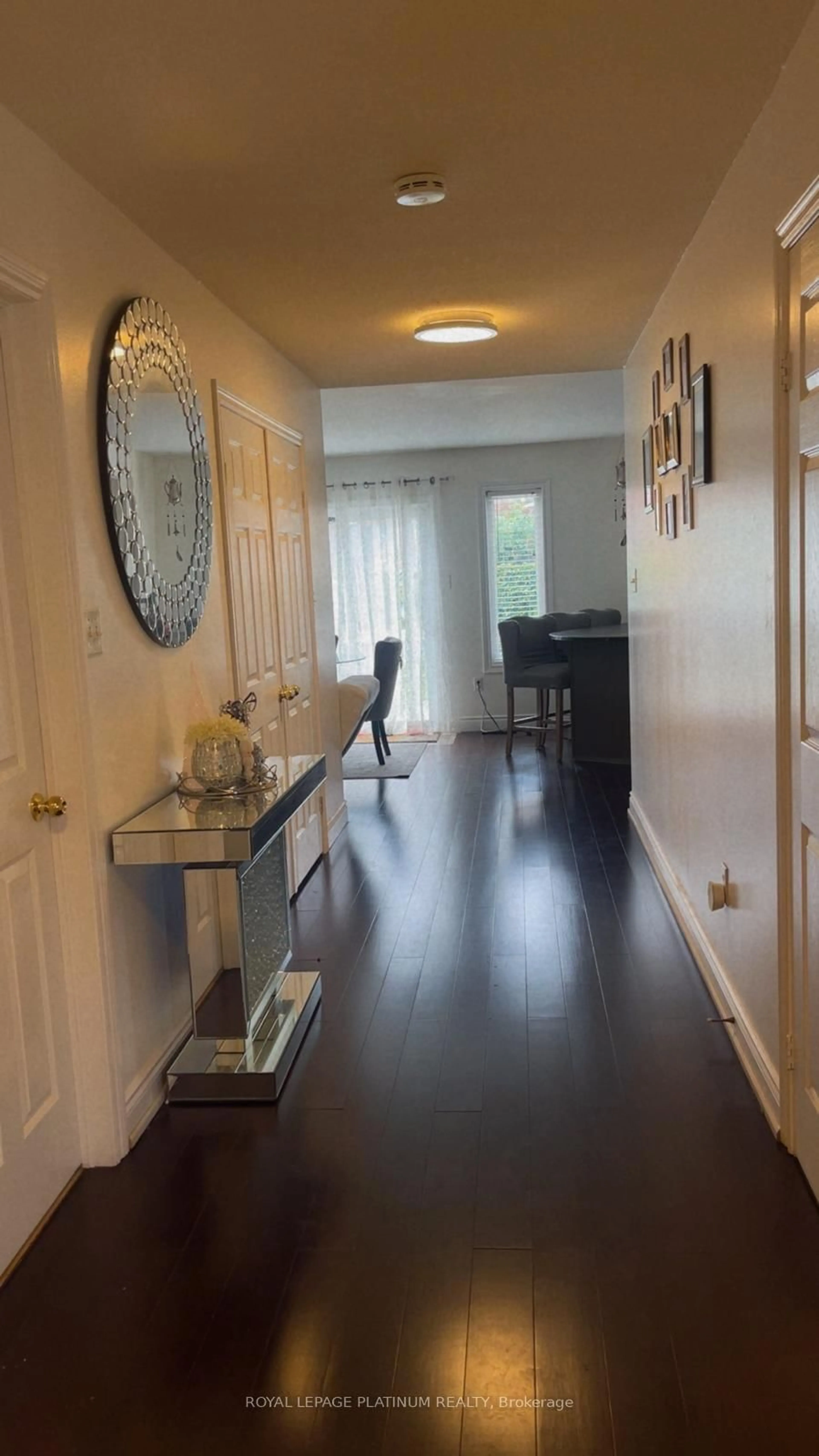Indoor entryway for 119 Violet St, Barrie Ontario L4N 9M8