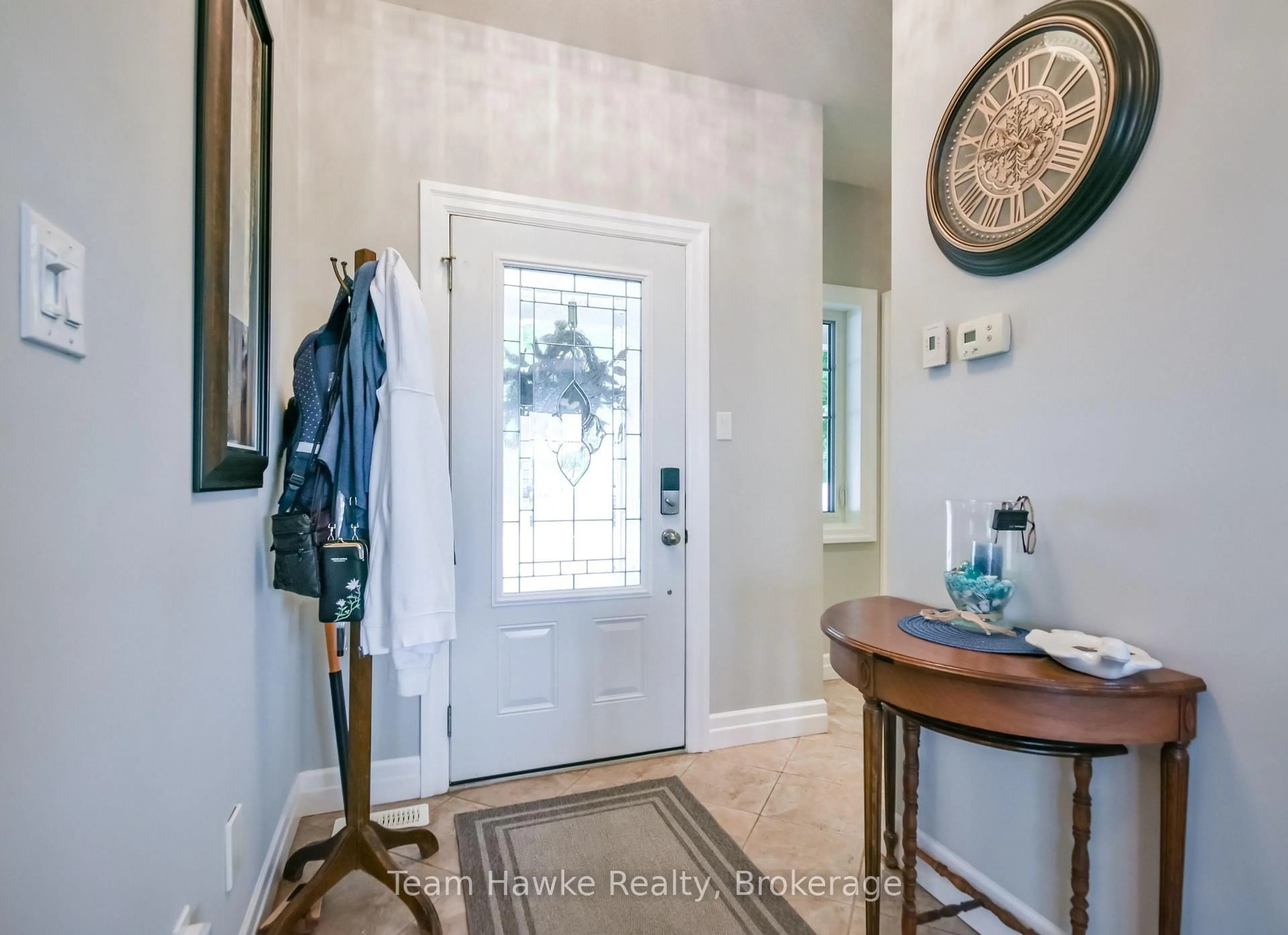 Indoor entryway for 26 Drummond Dr, Penetanguishene Ontario L9M 0A2