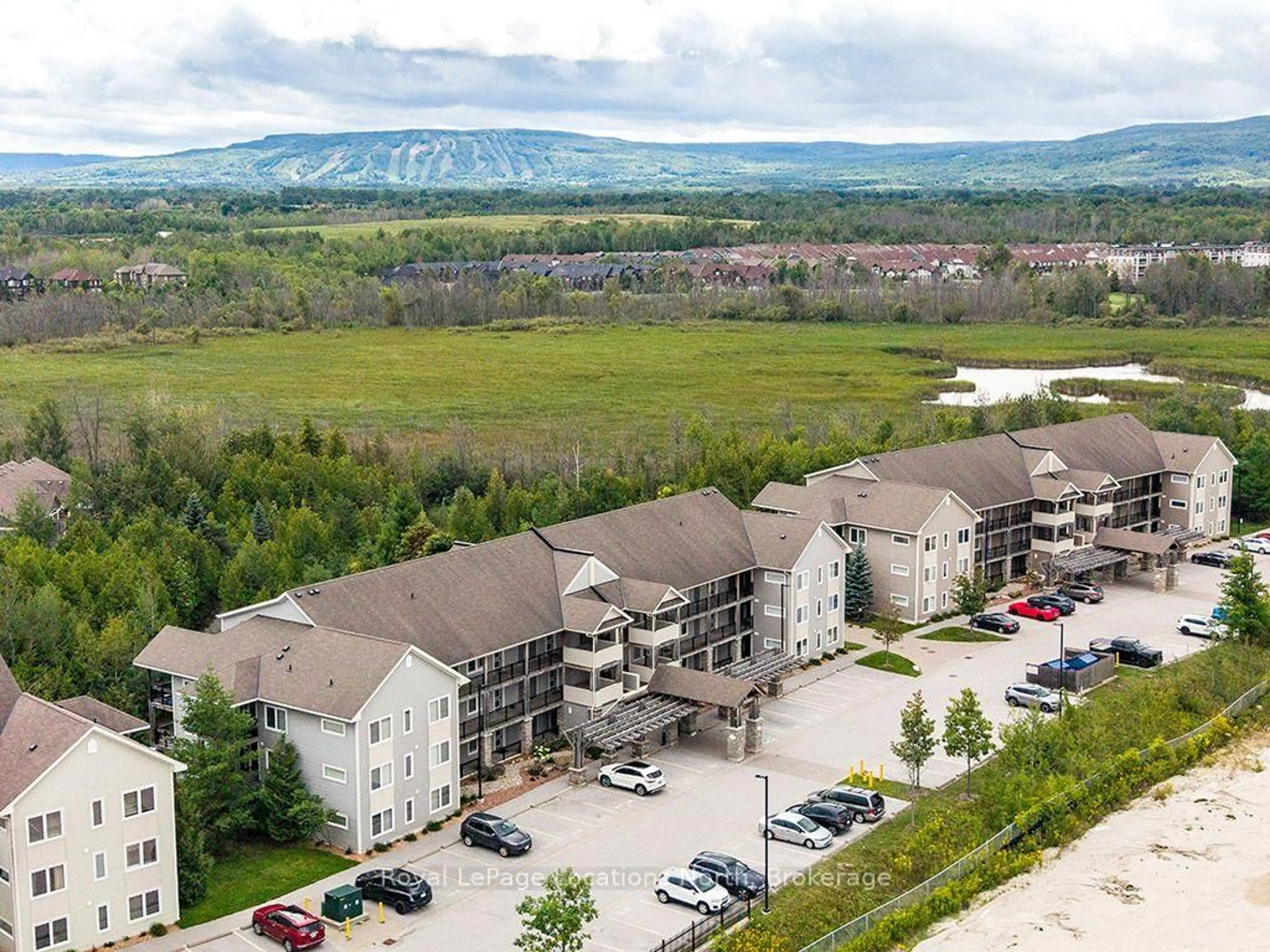 A pic from outside/outdoor area/front of a property/back of a property/a pic from drone, mountain view for 8 Brandy Lane Dr #303, Collingwood Ontario L9Y 0X4
