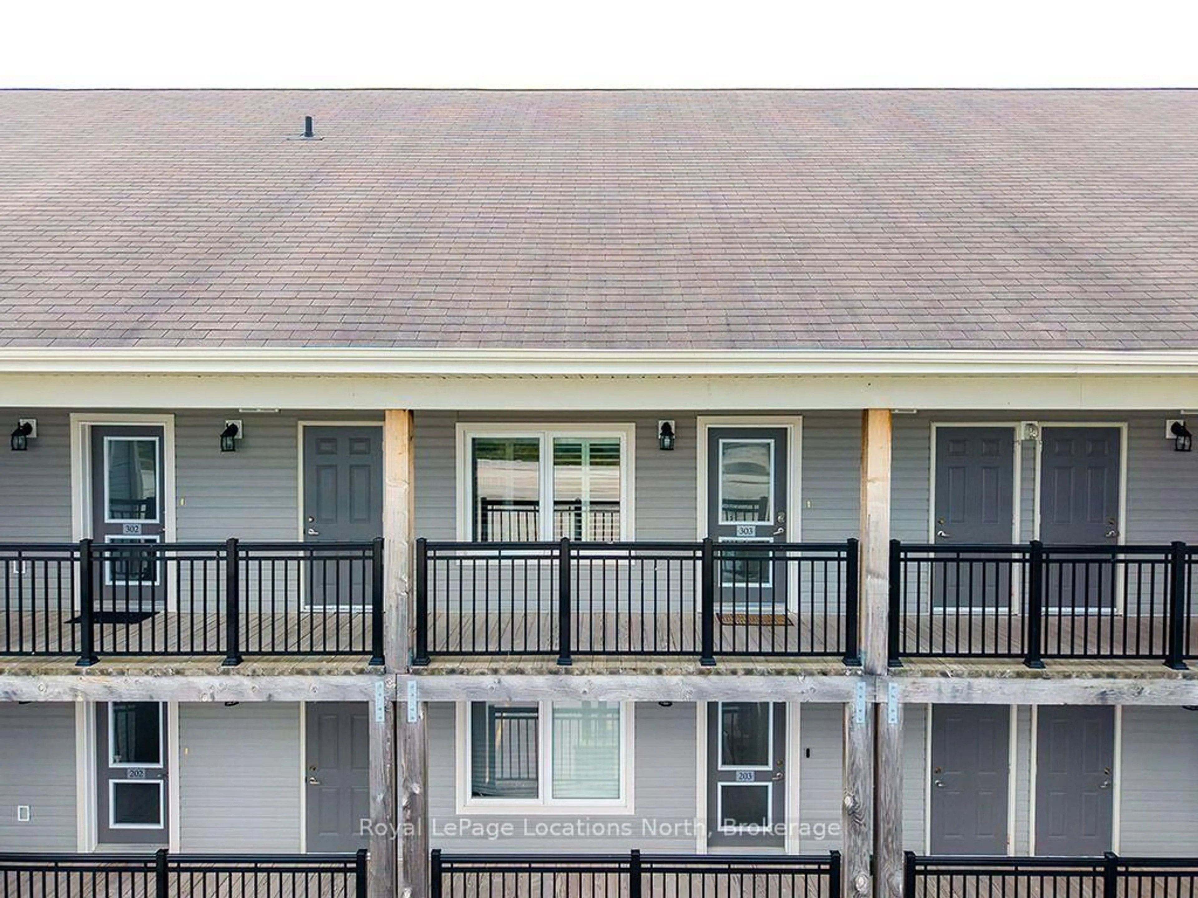 Home with vinyl exterior material, unknown for 8 Brandy Lane Dr #303, Collingwood Ontario L9Y 0X4